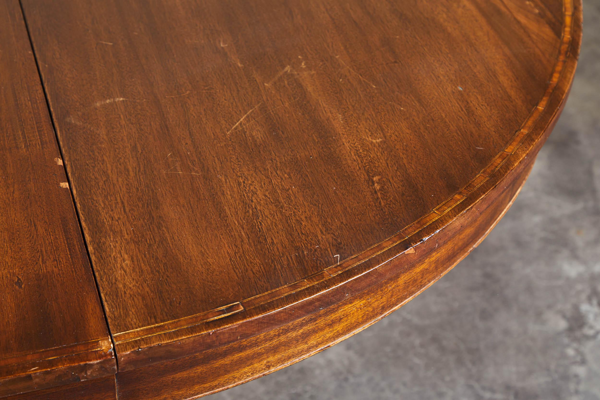 19th Century English Mahogany Pedestal Table In Good Condition In Pasadena, CA