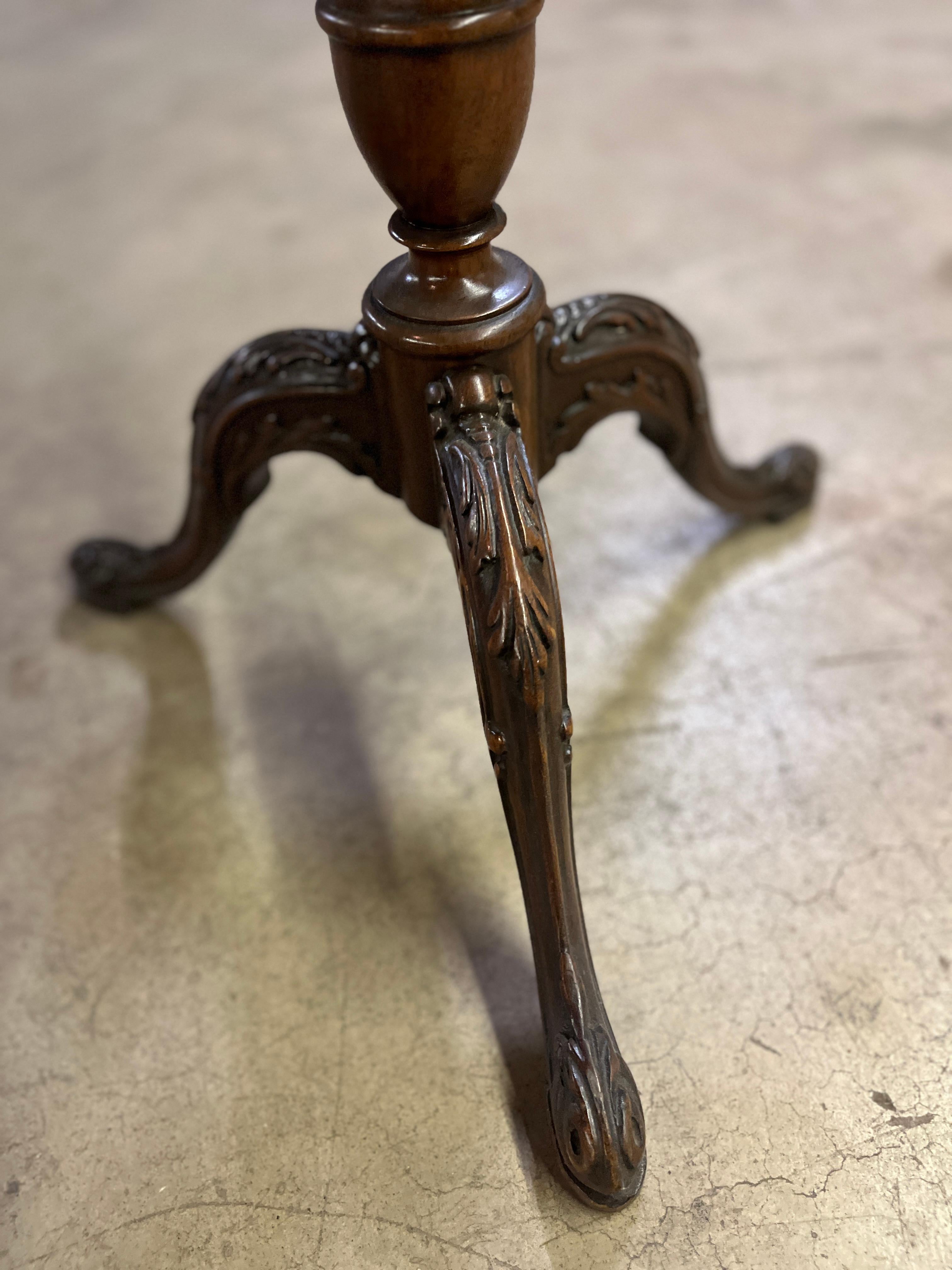 19th Century English Mahogany Pie Crust Table In Good Condition For Sale In Scottsdale, AZ