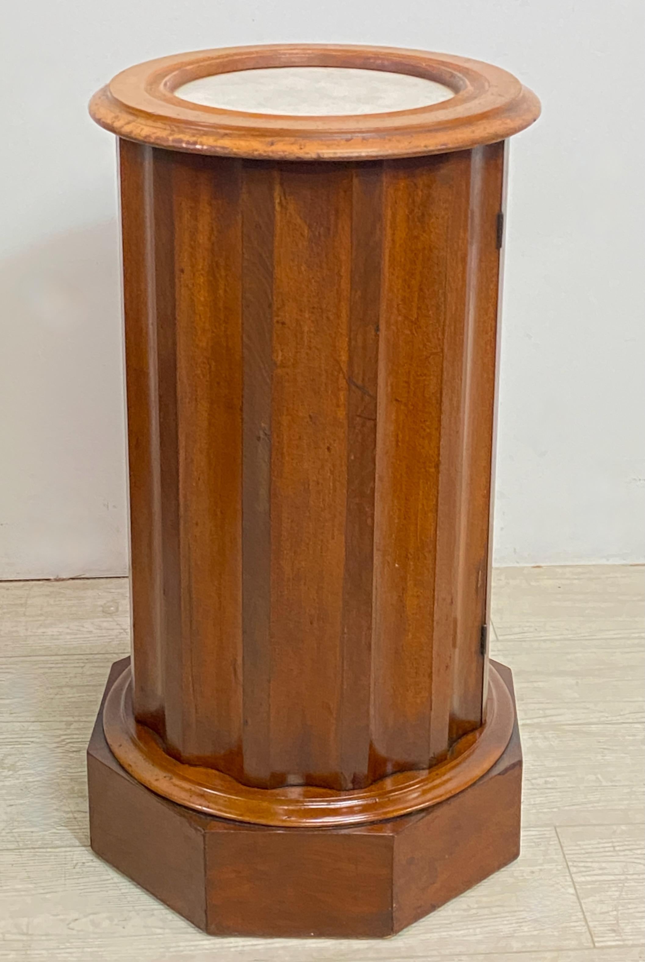 Fluted mahogany bedside table commode with inset marble top and one shelf. Excellent original condition, and original finish.
England, mid 19th century.