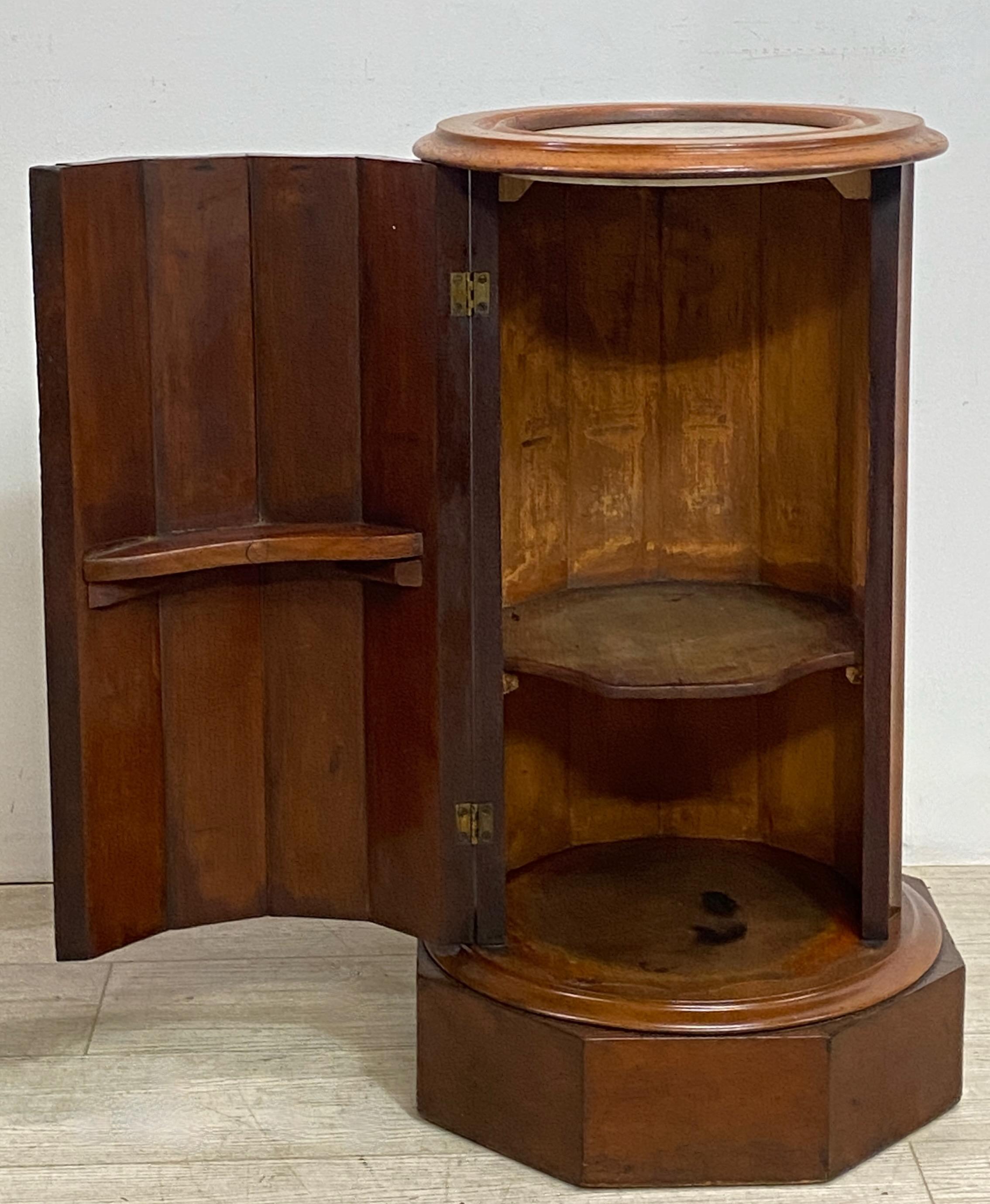 19. Jahrhundert Englisch Mahagoni Topf Schrank Nachttisch Kommode Tisch im Zustand „Gut“ im Angebot in San Francisco, CA