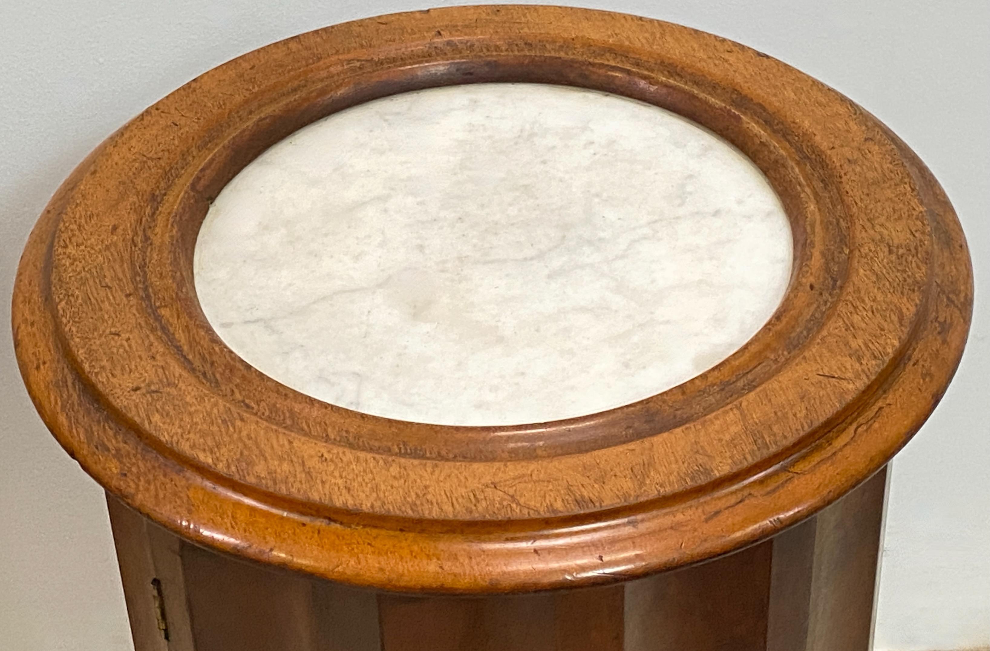 Table de commode de chevet en acajou anglais du 19e siècle en vente 1