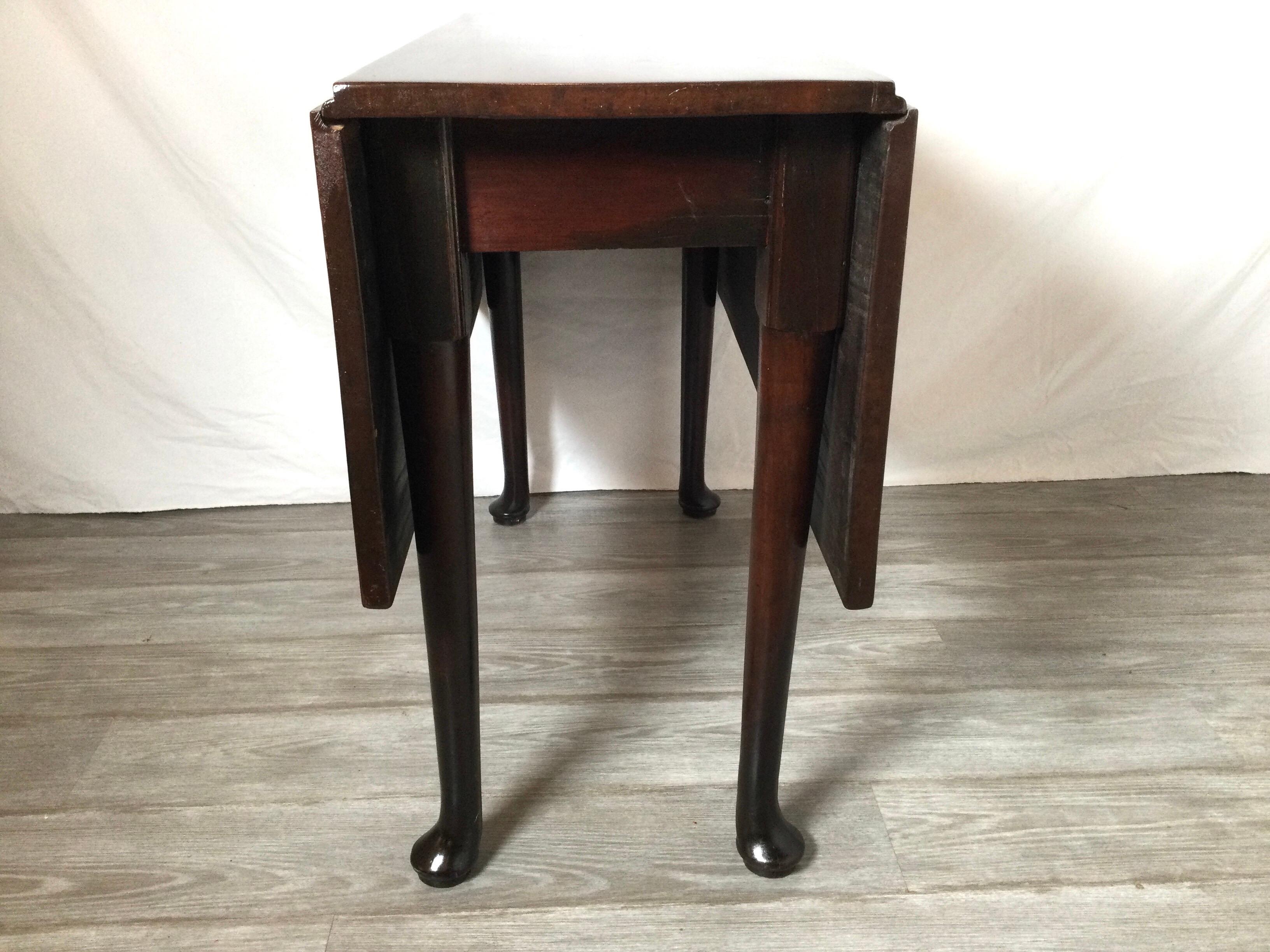 19th Century English Mahogany Queen Ann Drop Leaf Table 5