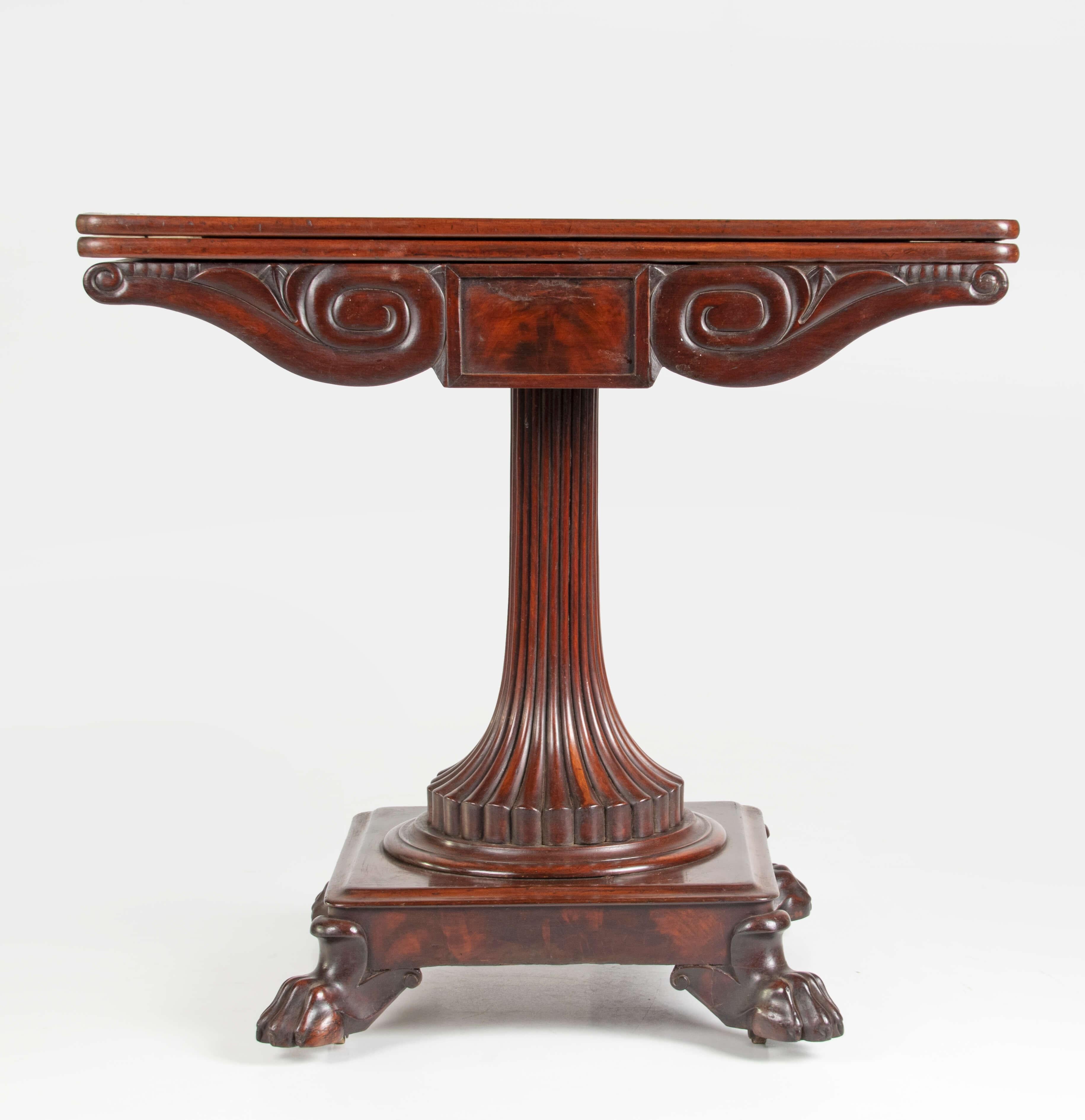 Beautiful English side table. Made of mahogany, partly veneered and partly solid. The tabletop can be folded out and turned a quarter turn, it is then a game table.

This table is in good condition. The table is sturdy and is structurally sound.