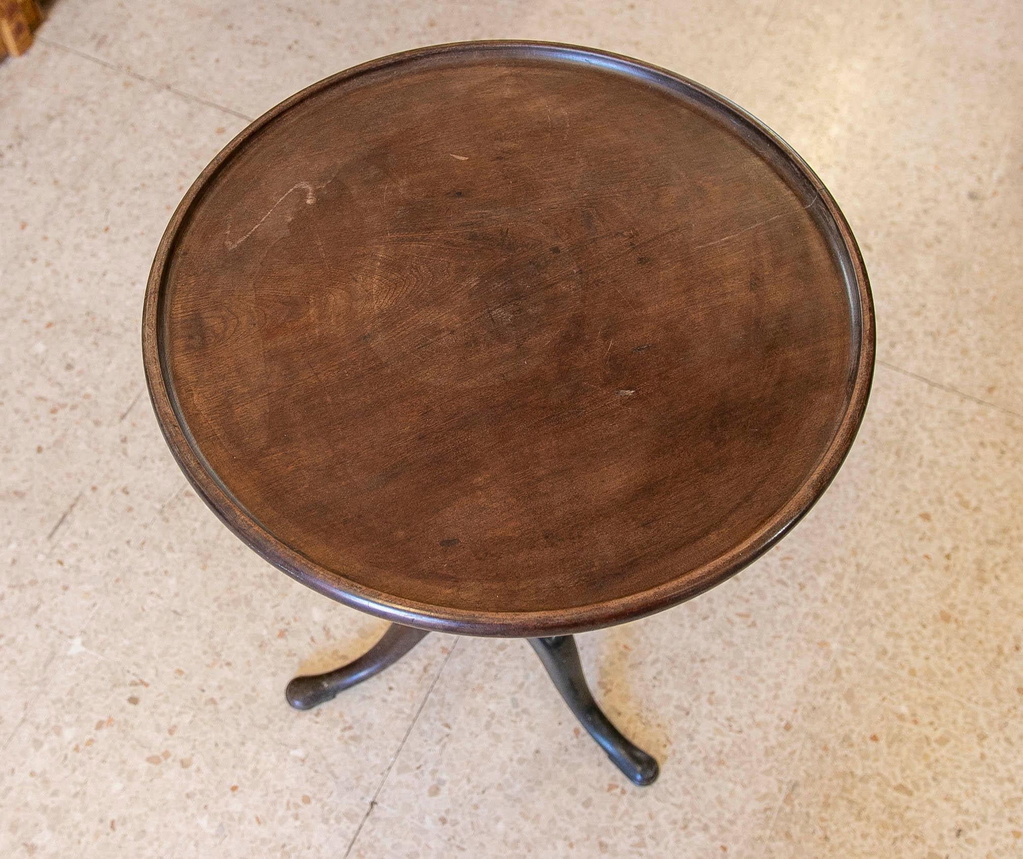 19th Century English Mahogany Round Side Table For Sale 11