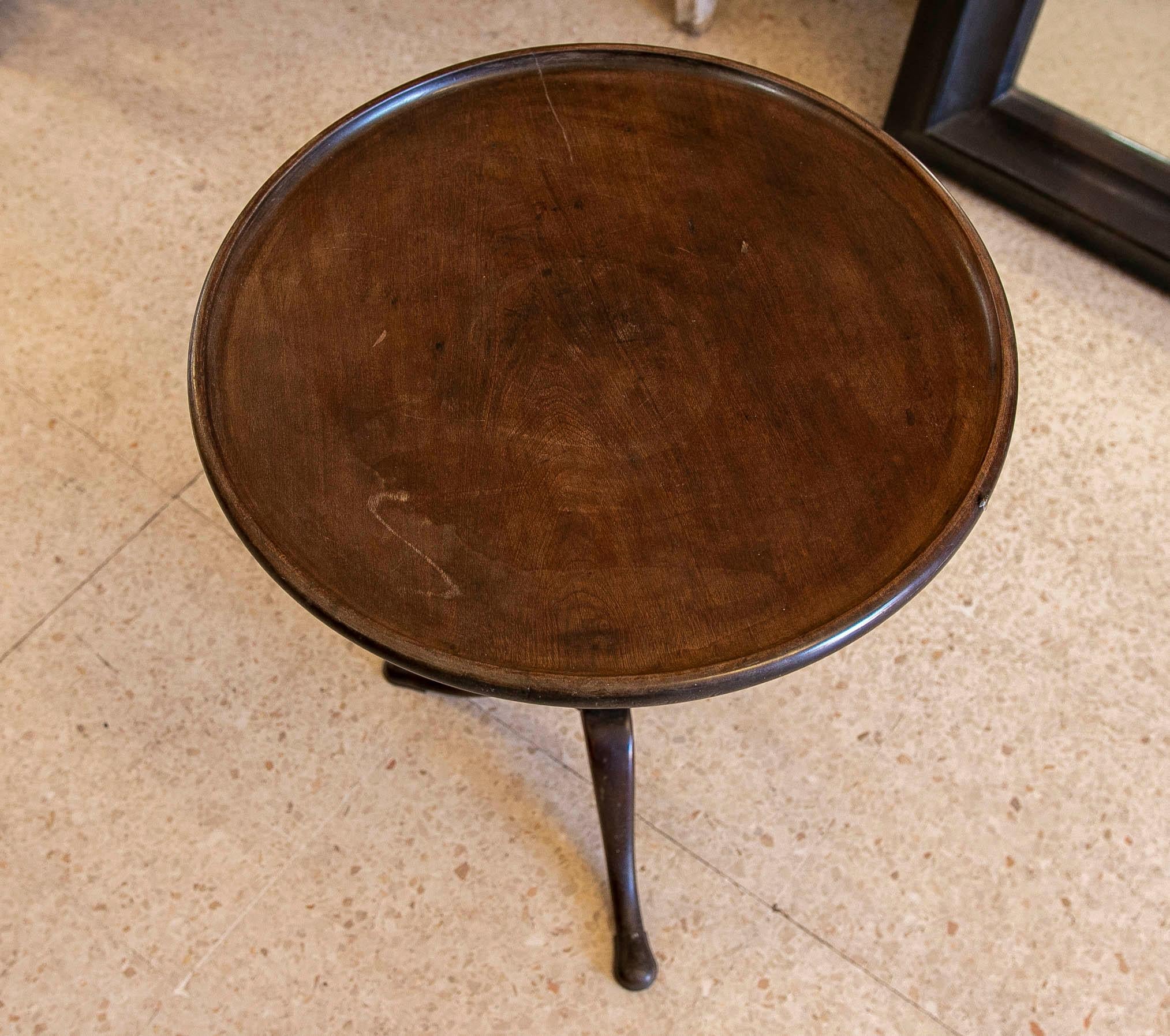 19th Century English Mahogany Round Side Table For Sale 12