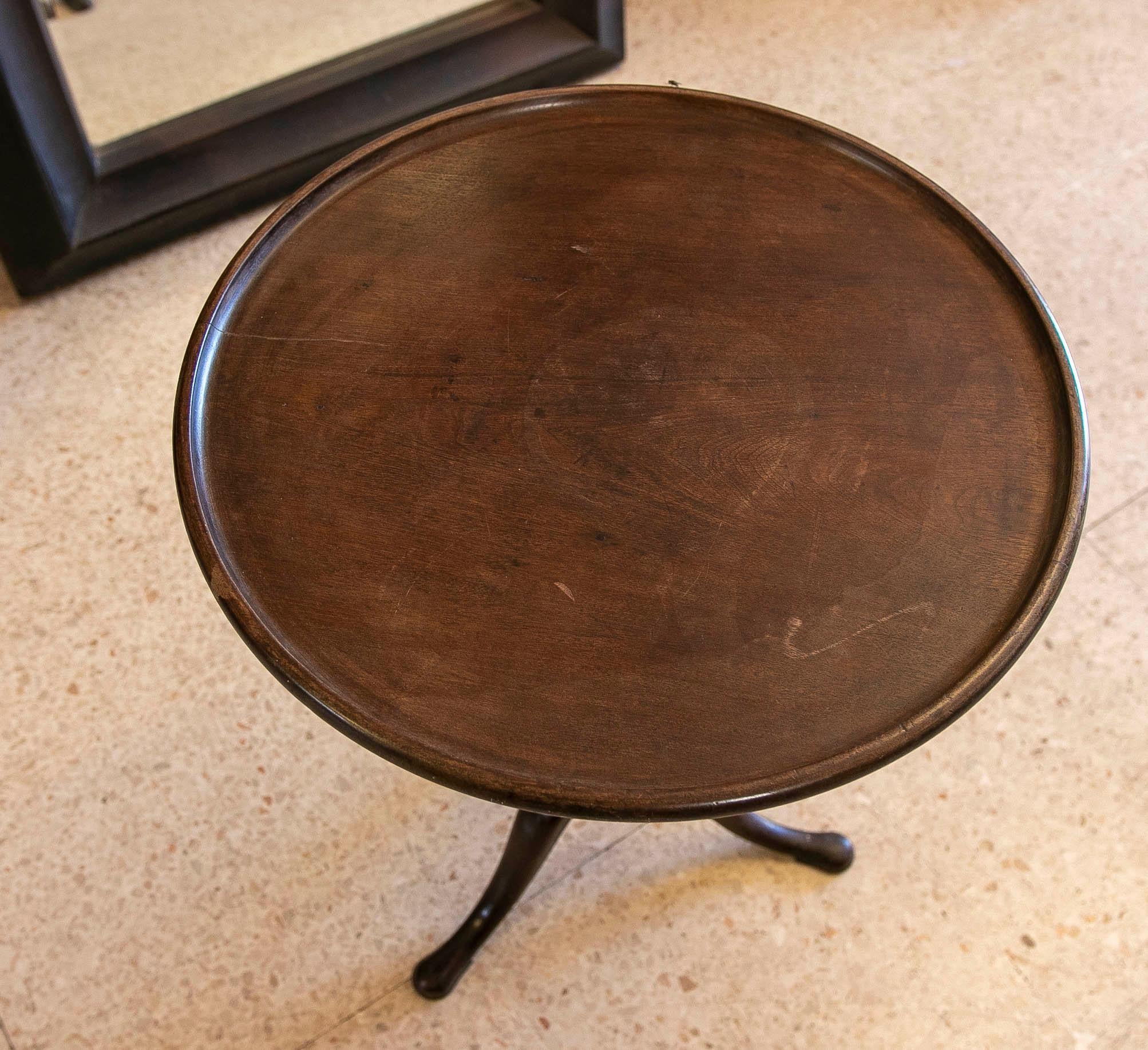 19th Century English Mahogany Round Side Table For Sale 13