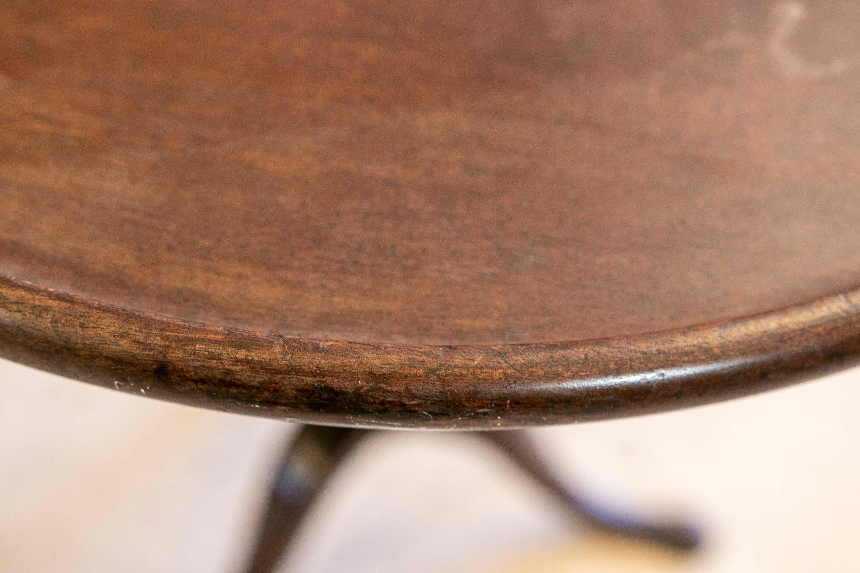 19th Century English Mahogany Round Side Table For Sale 16