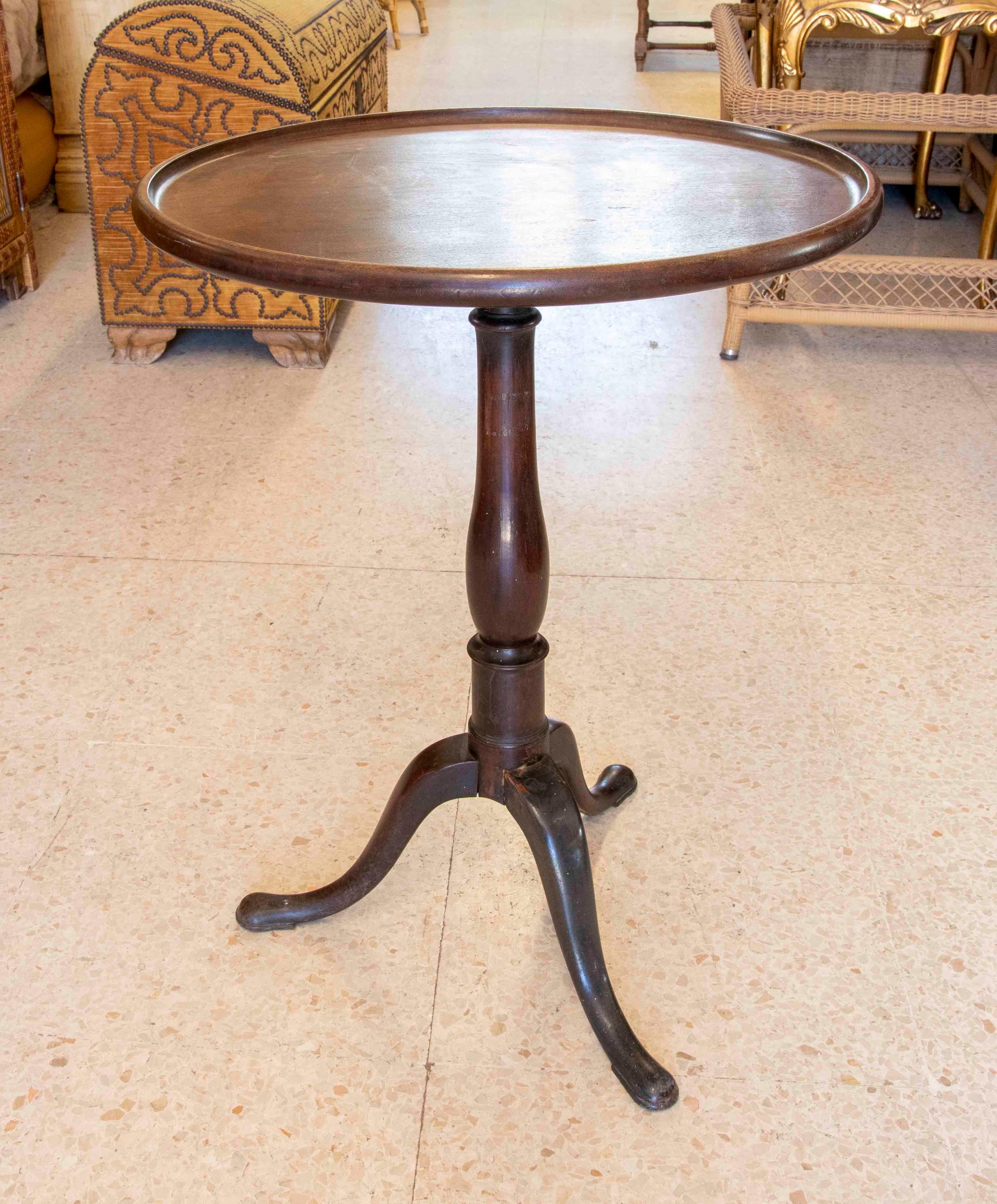 19th Century English Mahogany Round Side Table In Good Condition For Sale In Marbella, ES