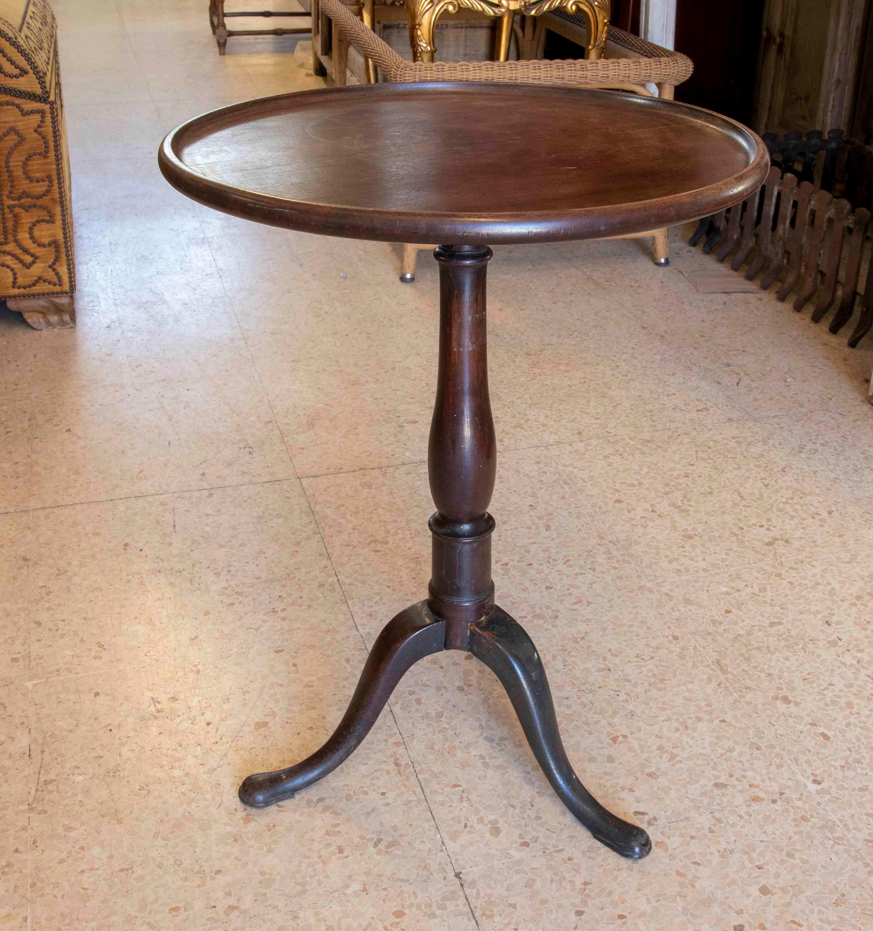 19th Century English Mahogany Round Side Table For Sale 1