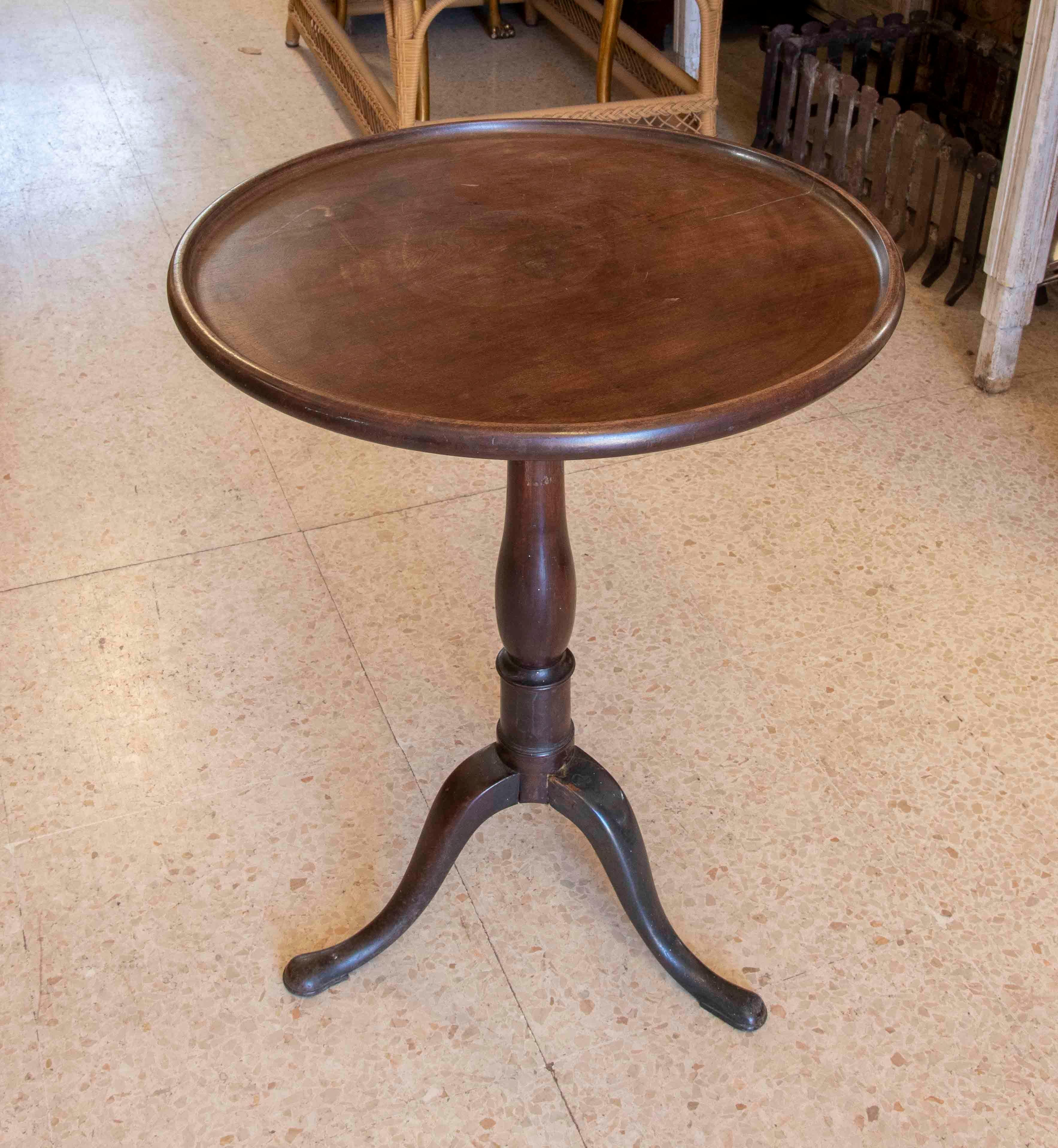 19th Century English Mahogany Round Side Table For Sale 2