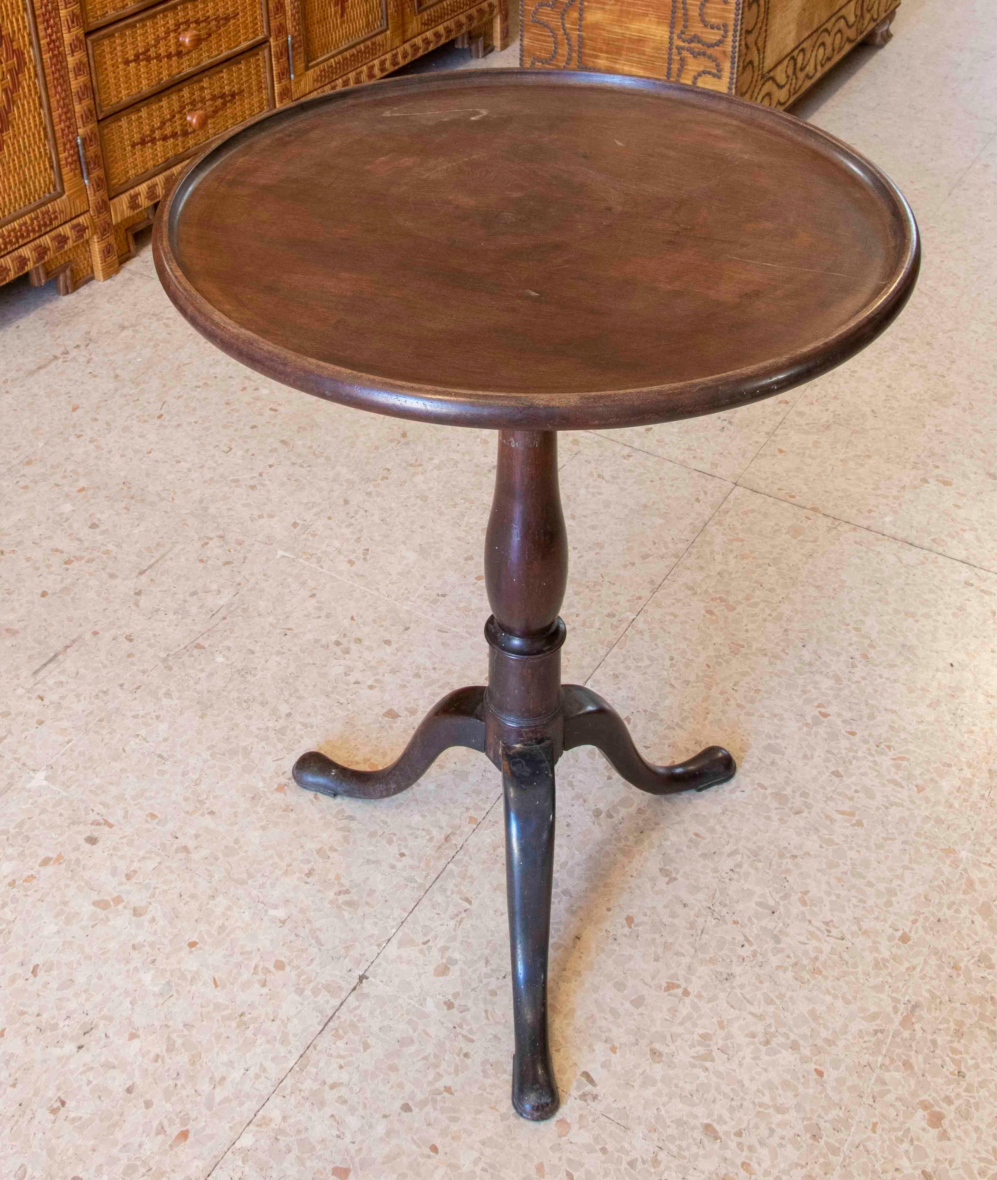 19th Century English Mahogany Round Side Table For Sale 3