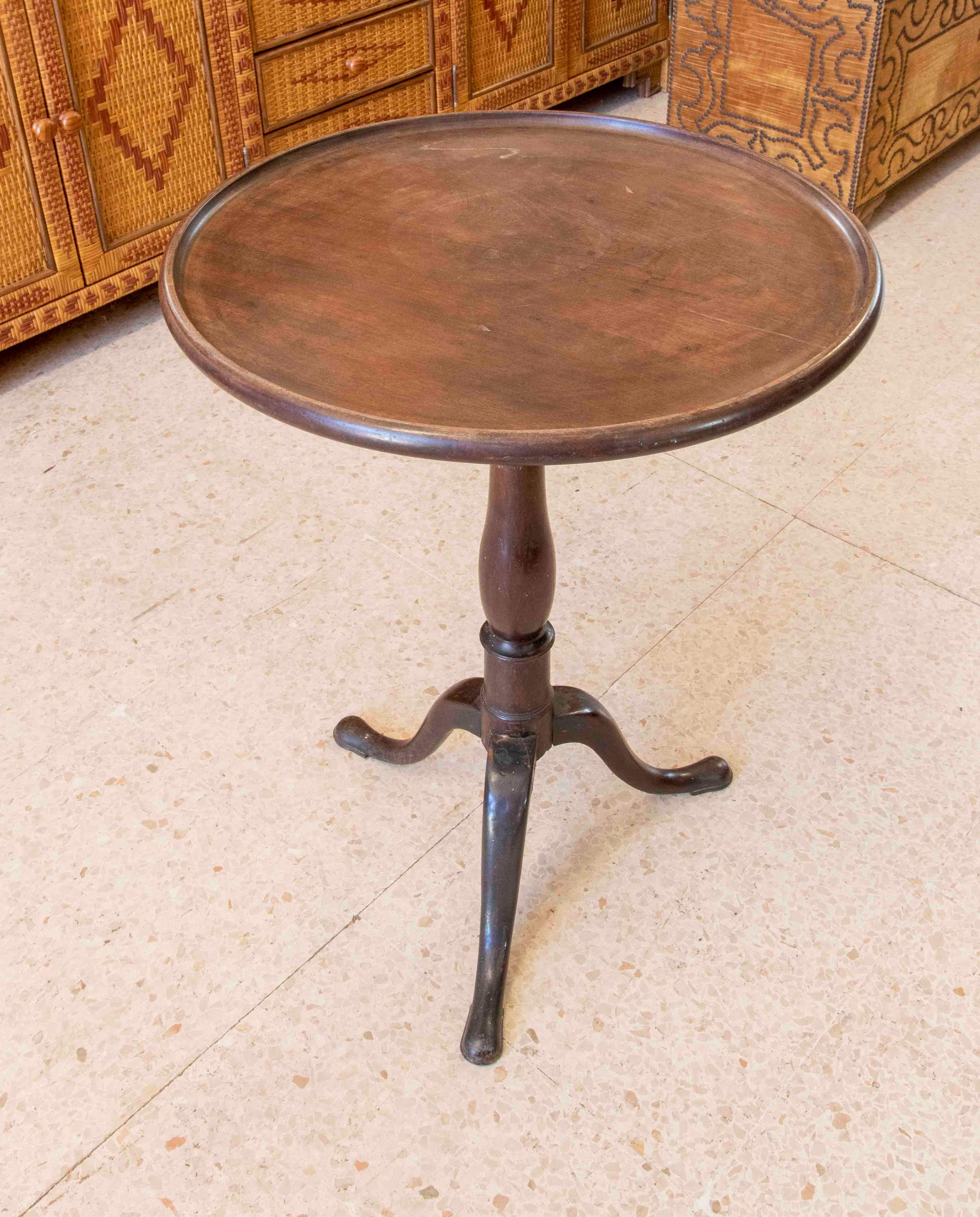 19th Century English Mahogany Round Side Table For Sale 4
