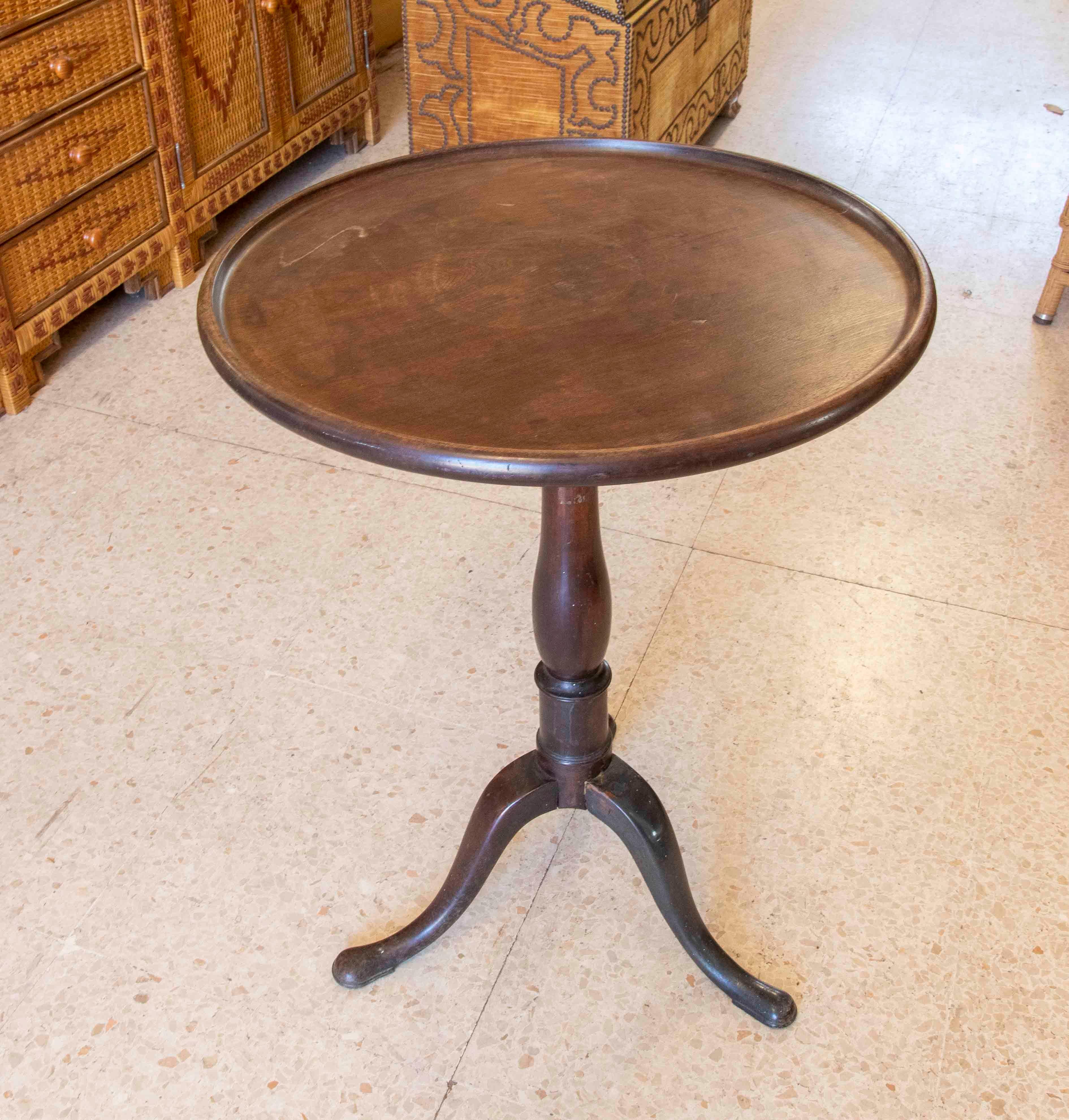19th Century English Mahogany Round Side Table For Sale 5