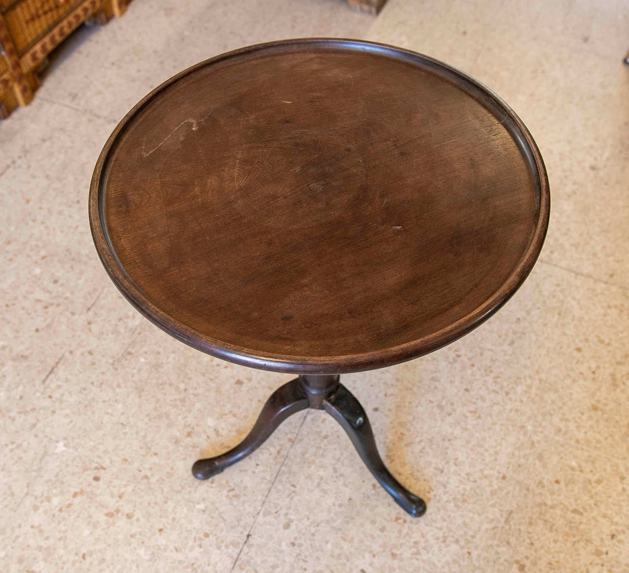19th Century English Mahogany Round Side Table For Sale 6