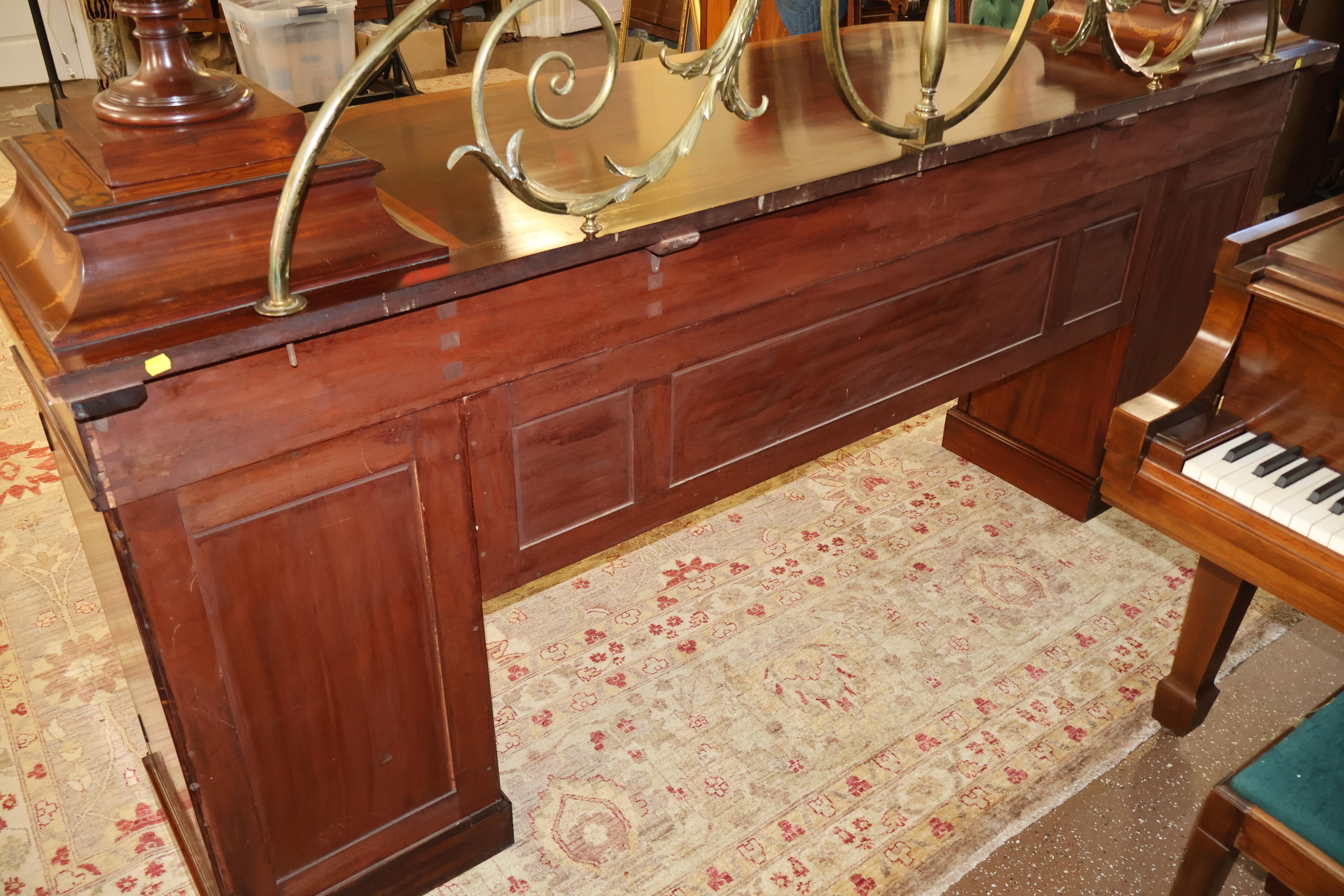 Credenza inglese del XIX secolo in mogano e legno satinato intarsiato con cassette portacoltelli in vendita 10