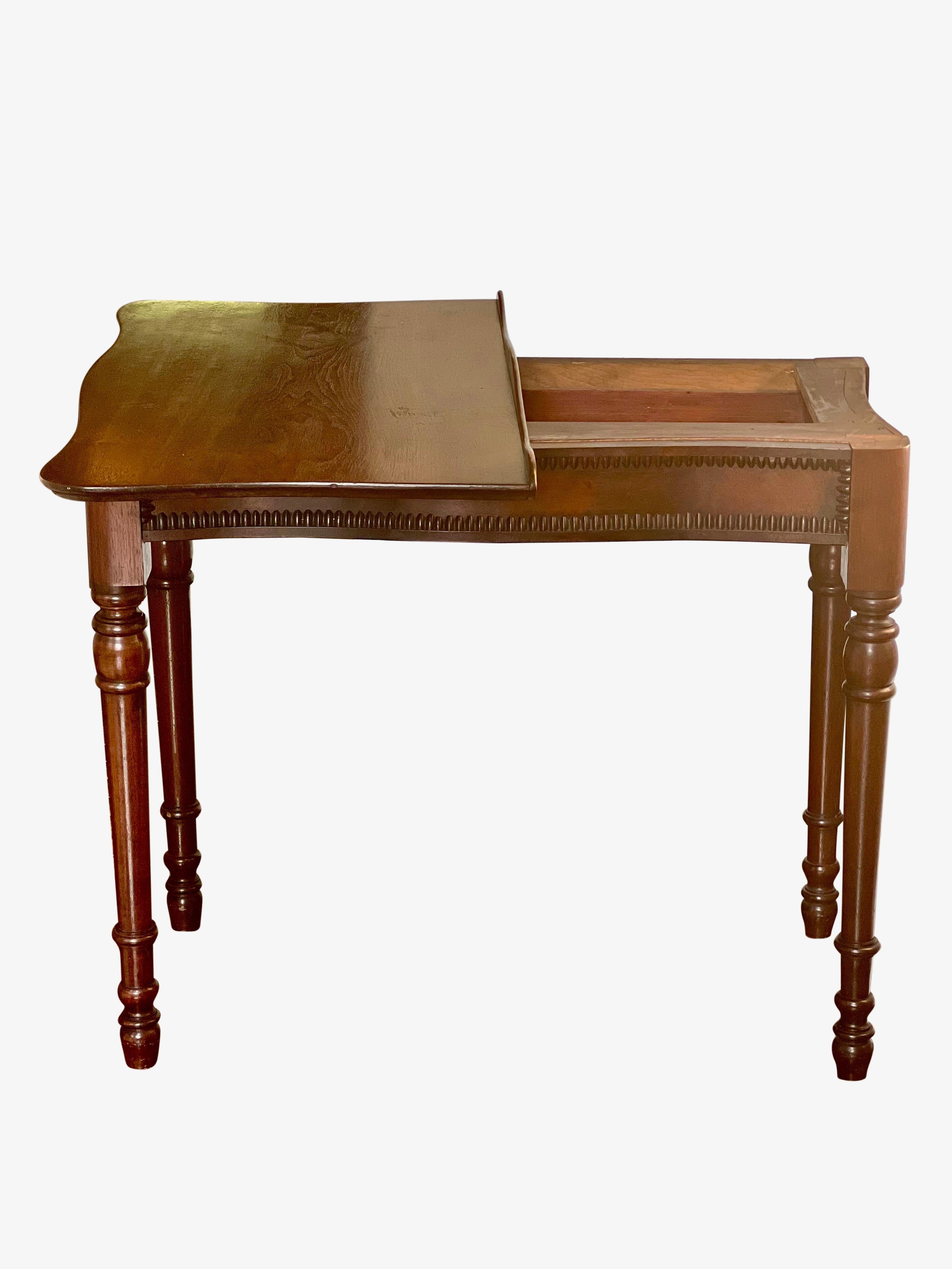 Cherry 19th Century English Mahogany Serpentine Writing Desk with Single Drawer For Sale