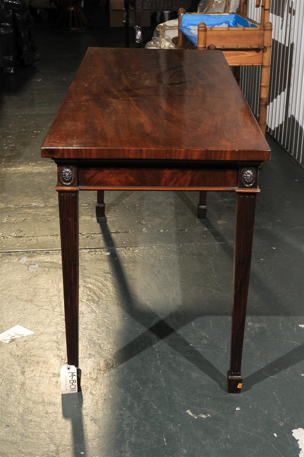19th Century English Mahogany Serving Table with Carved Shell & Fluted Legs 3