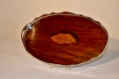 Englisches Mahagoni-Serviertablett aus dem 19. Jahrhundert mit Galerie