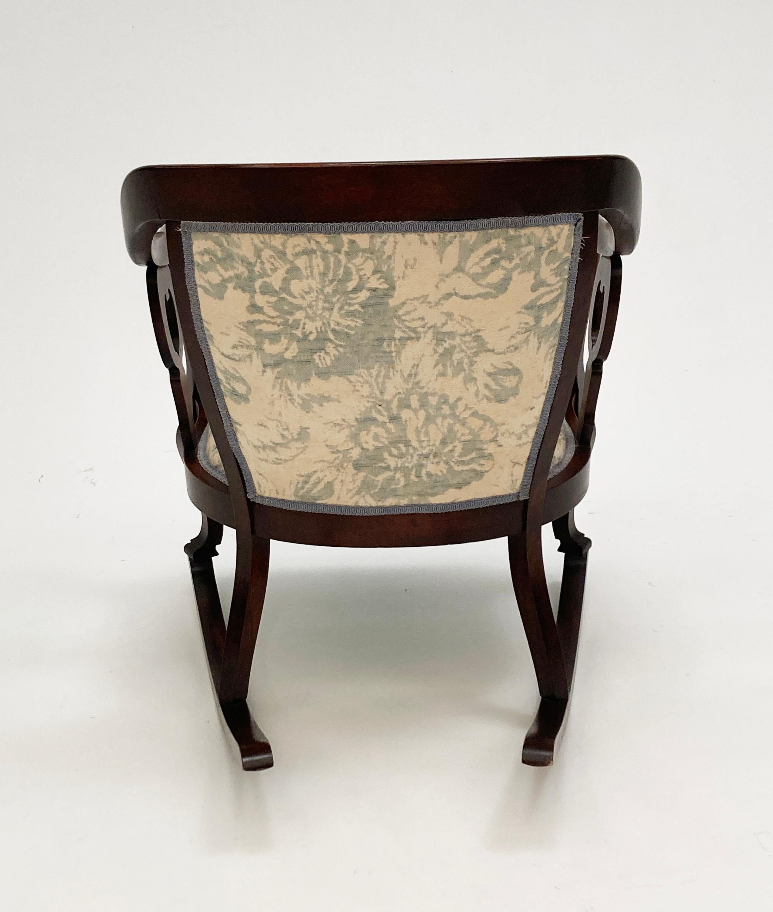 Ensemble de trois canapés, chaises et fauteuils à bascule en acajou anglais du XIXe siècle  en vente 13
