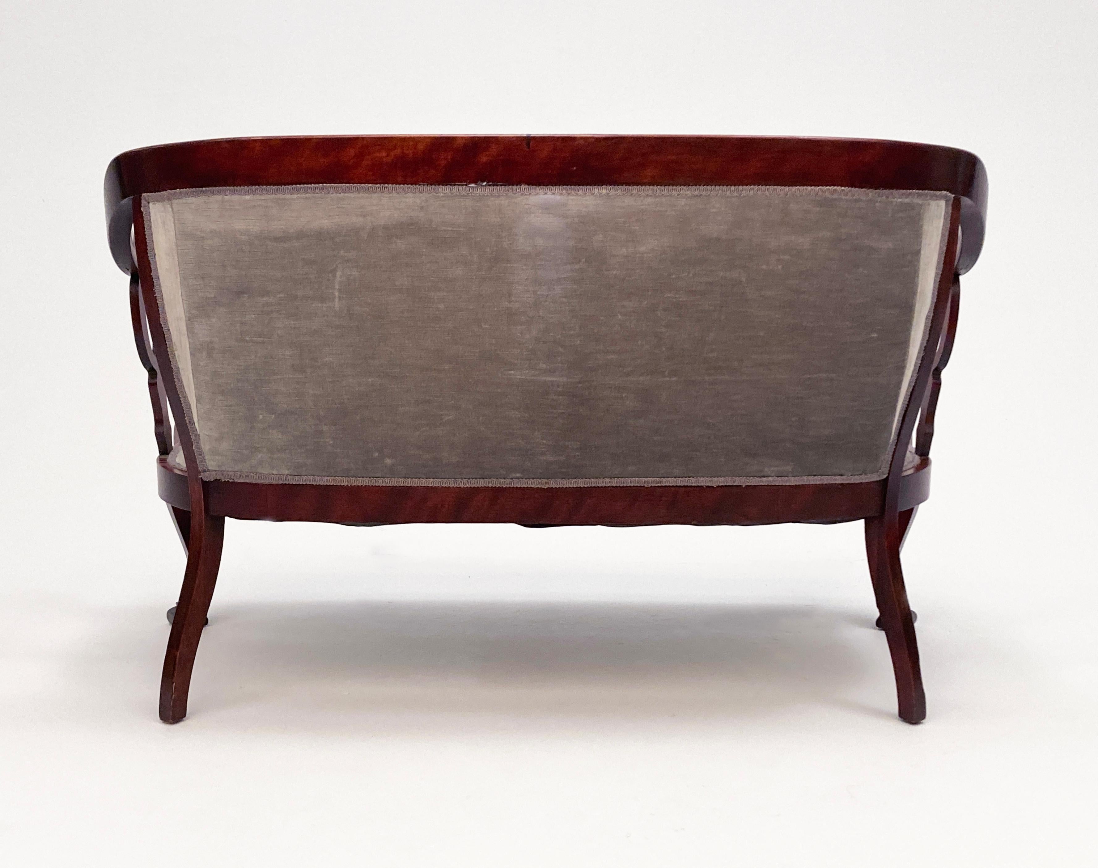 Englisches Mahagoni-Sessel, Stuhl und Schaukelstuhl aus dem 19. Jahrhundert – Dreier-Set  im Angebot 1