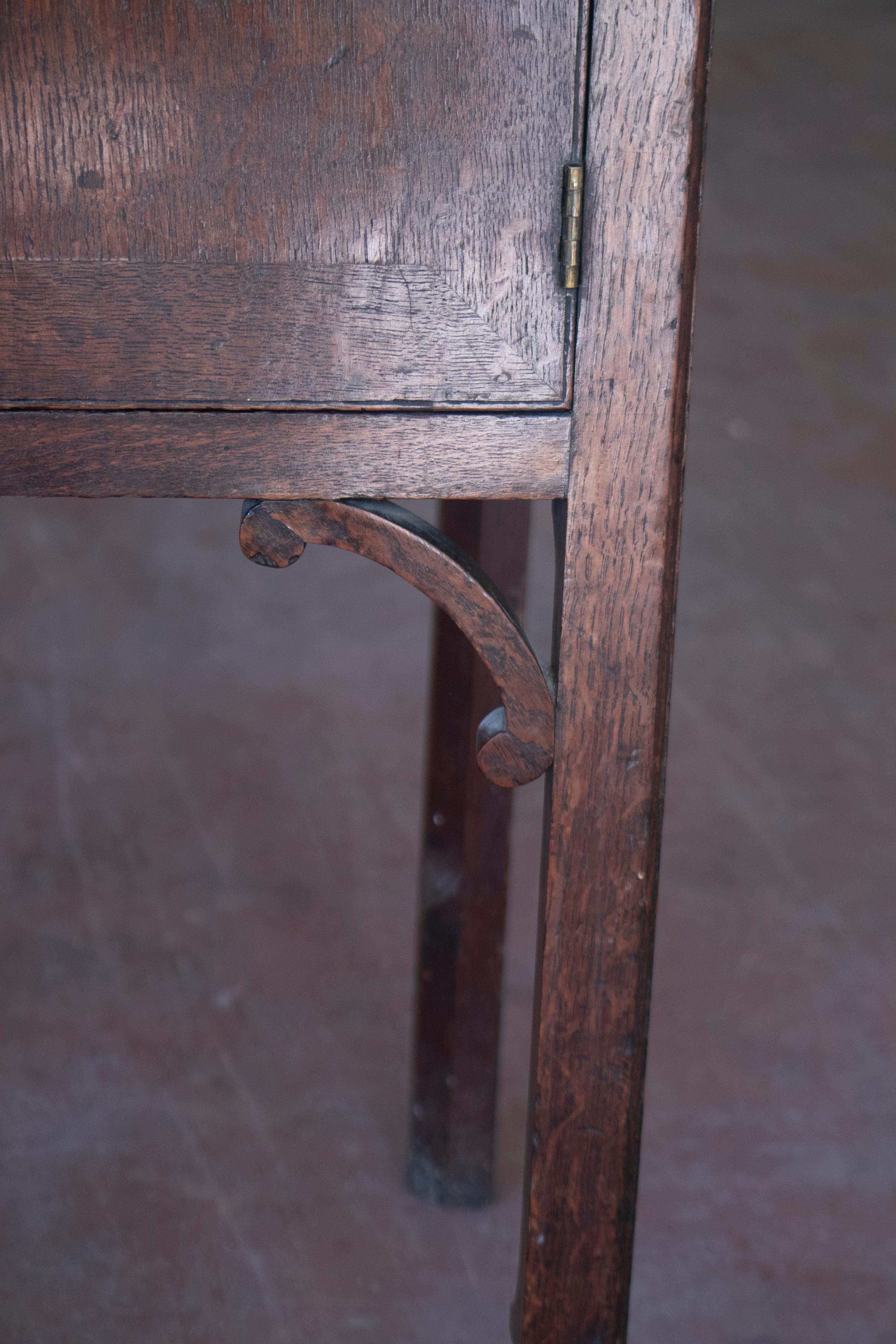 19th Century English Mahogany Side Table w/ Door For Sale 10