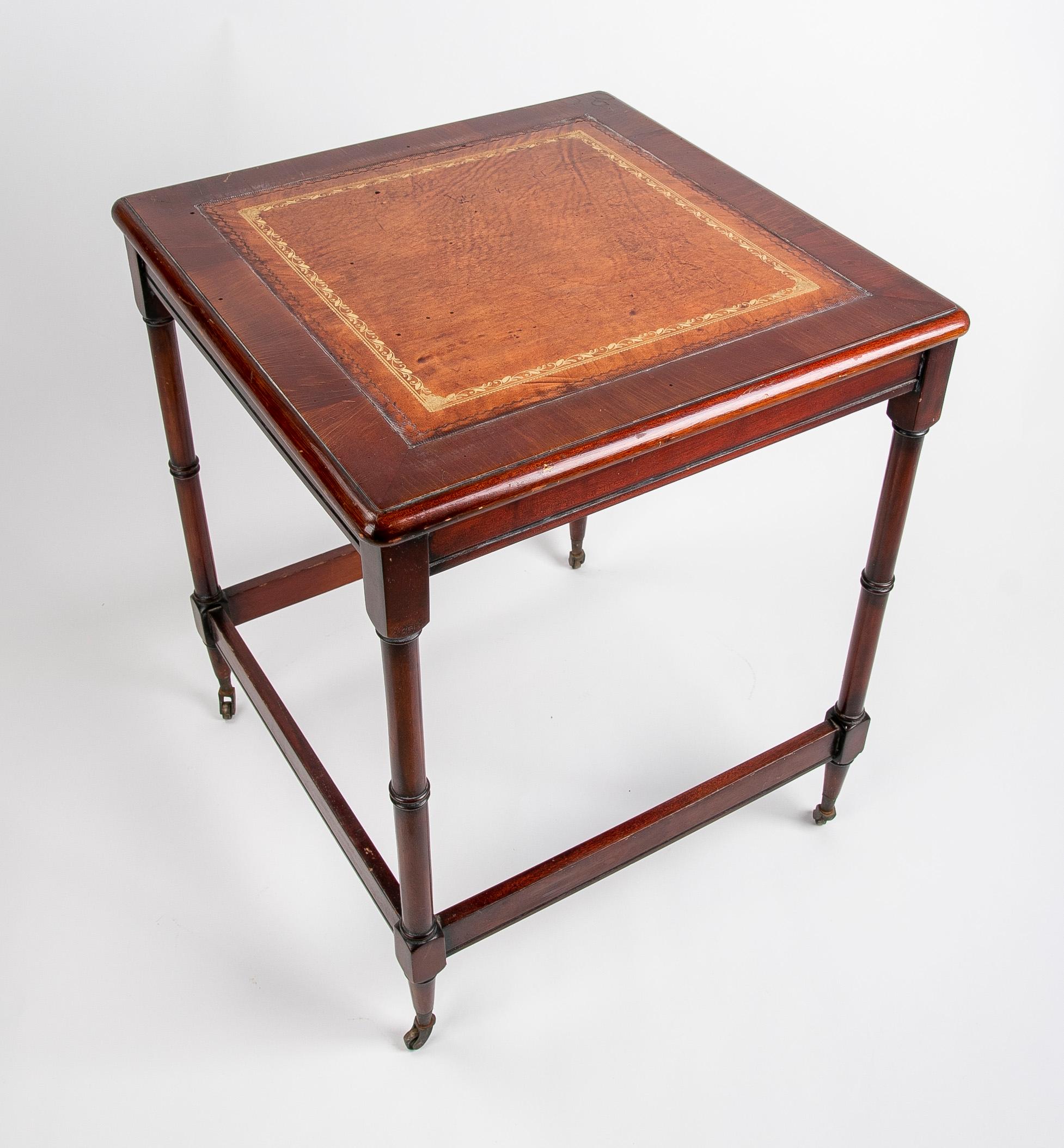 19th Century, English Mahogany Side Table with Castors with Mahogany Table Top In Good Condition For Sale In Marbella, ES