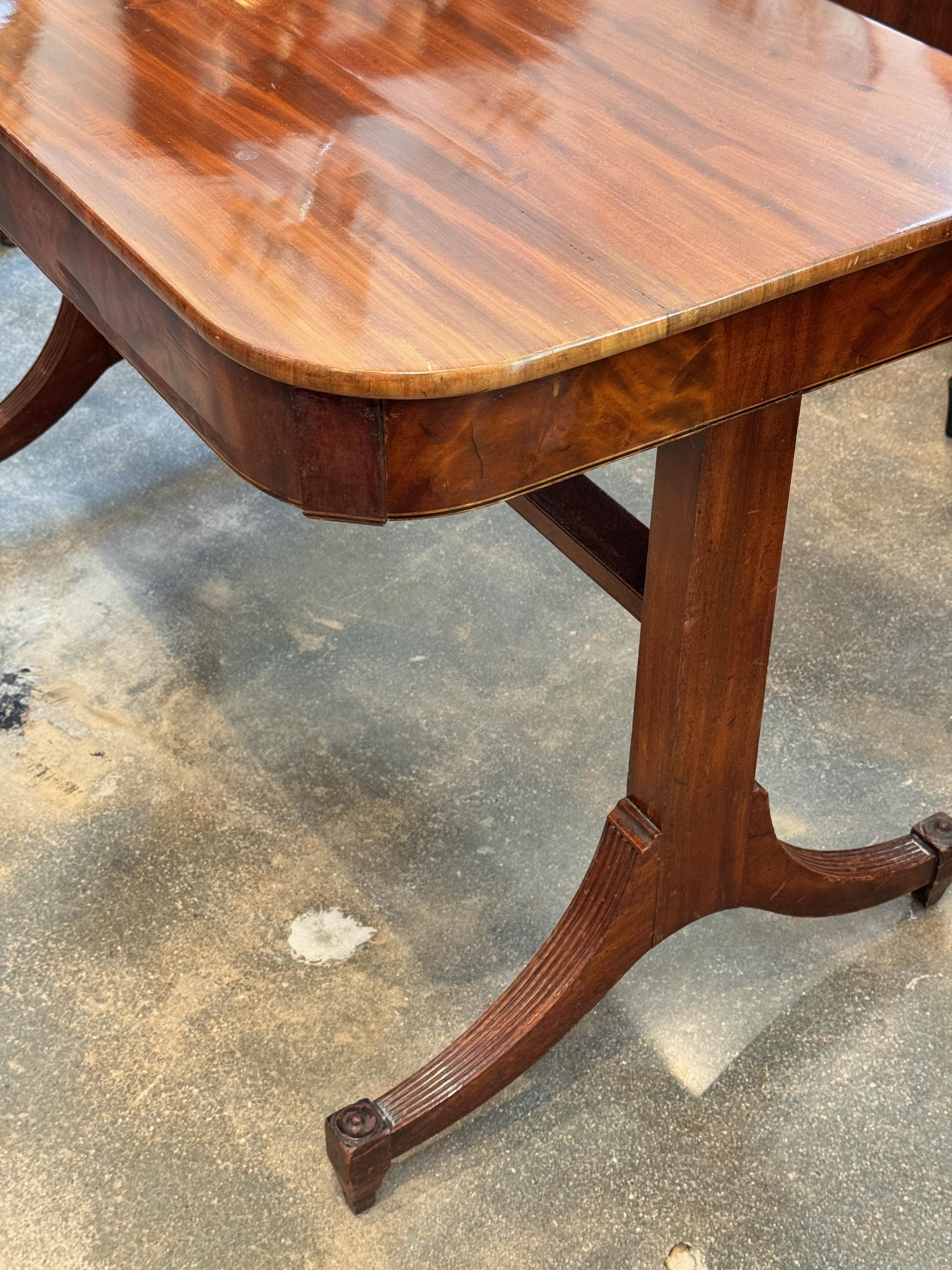 Table de canapé en acajou anglais du XIXe siècle en vente 2
