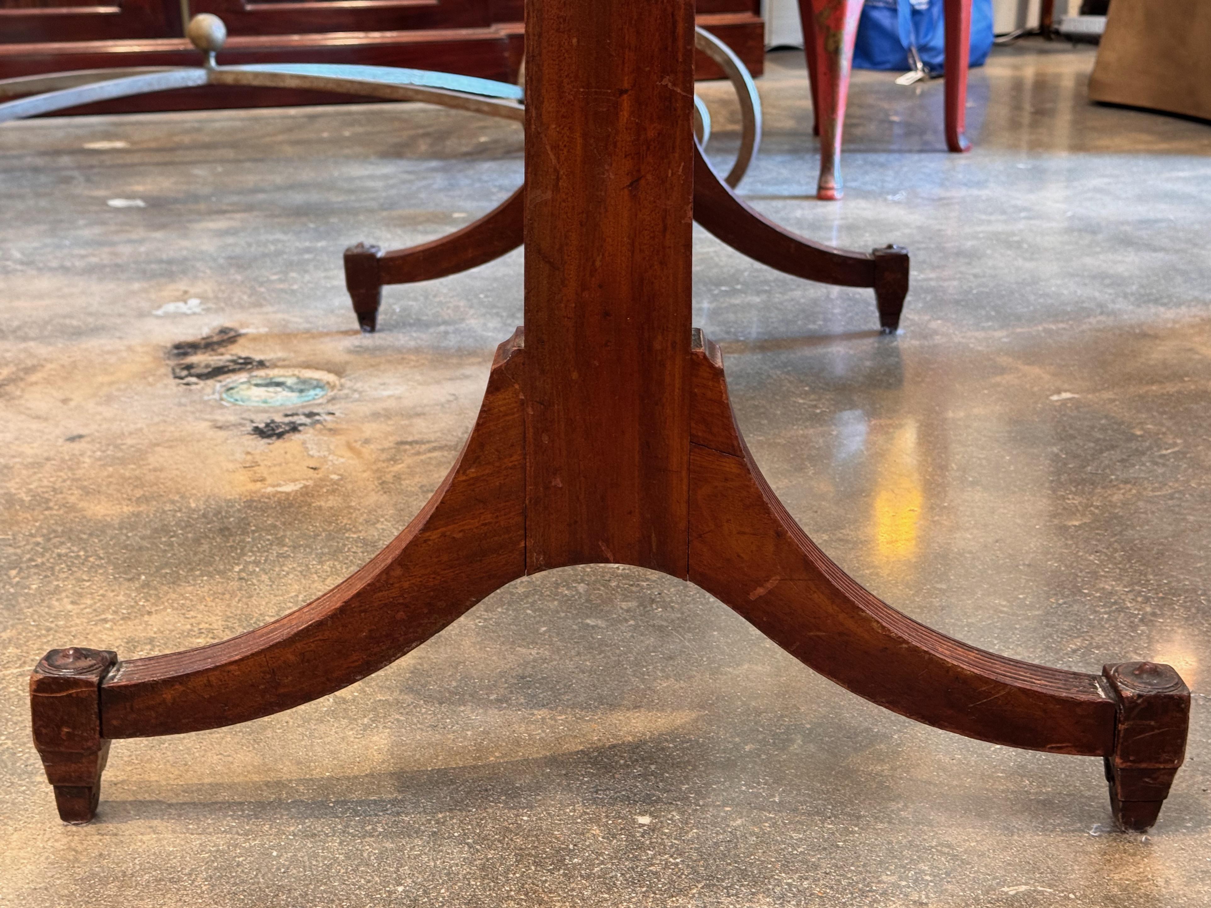 Table de canapé en acajou anglais du XIXe siècle en vente 3