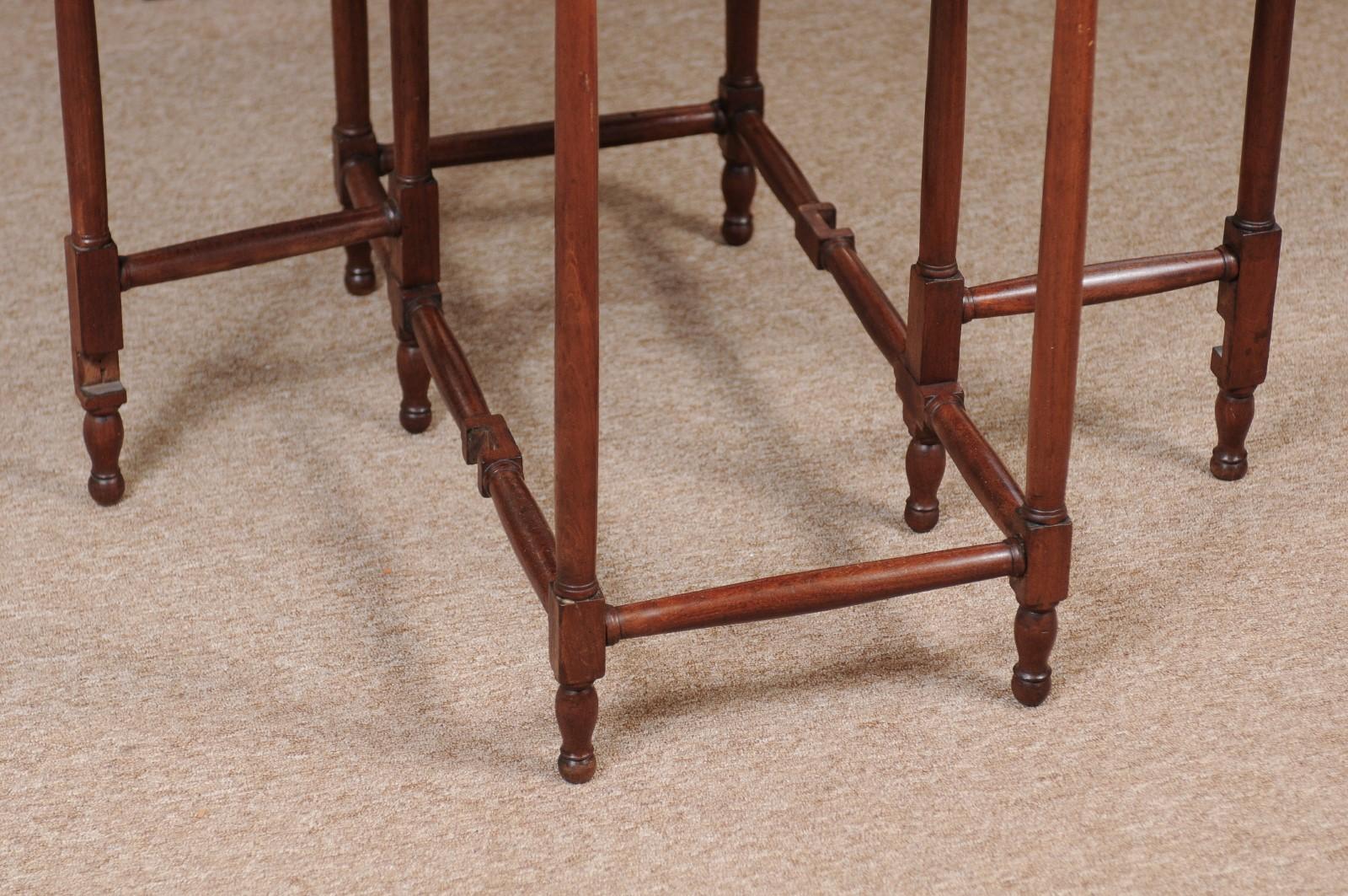 19th Century English Mahogany Spider Leg Table with Drop Leaves For Sale 9