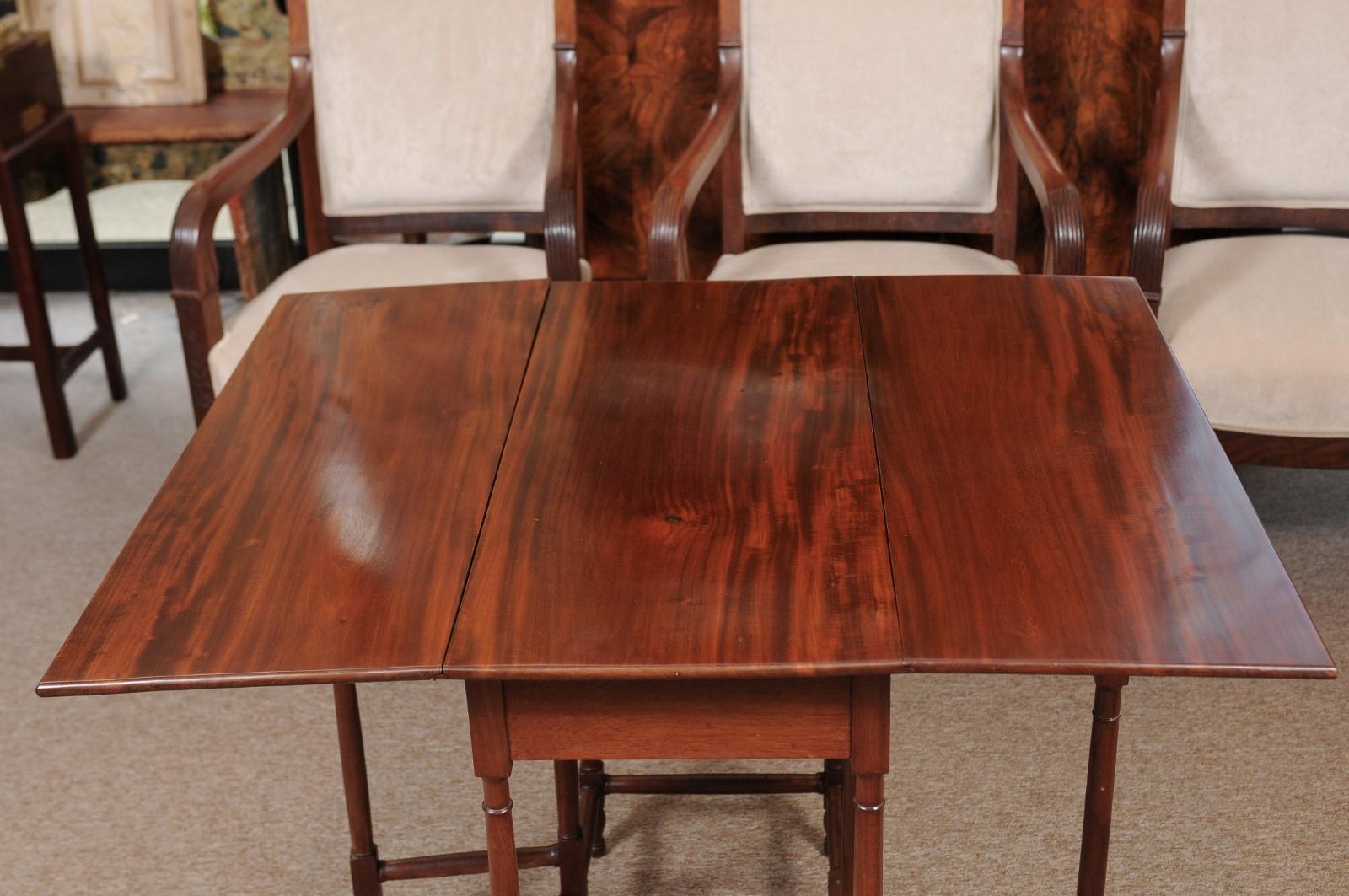 19th Century English Mahogany Spider Leg Table with Drop Leaves For Sale 10