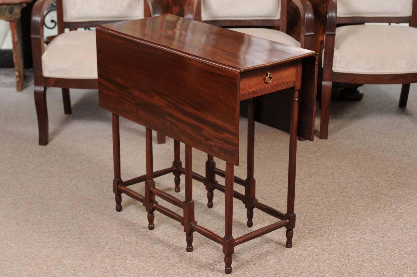 19th Century English Mahogany Spider Leg Table with Drop Leaves For Sale 1