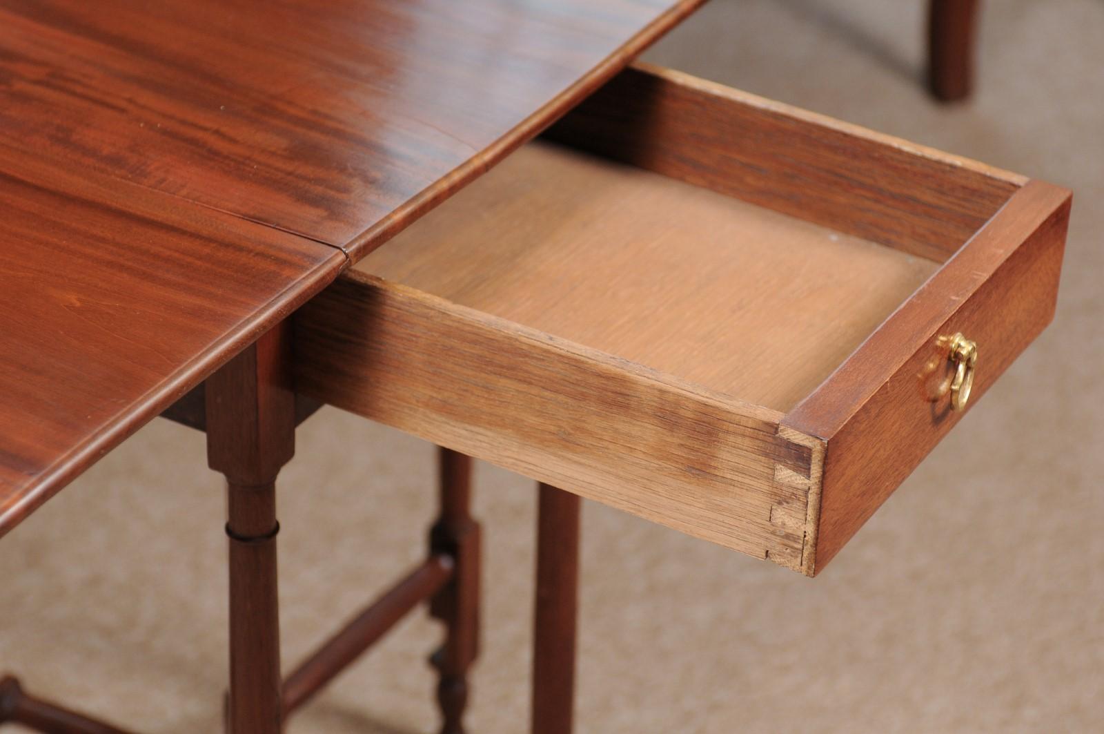 19th Century English Mahogany Spider Leg Table with Drop Leaves For Sale 5