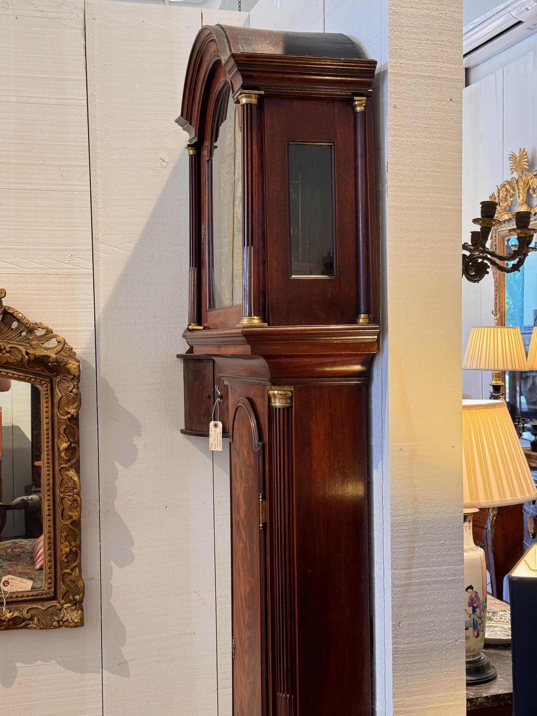 Horloge haute anglaise en acajou du 19ème siècle en vente 7