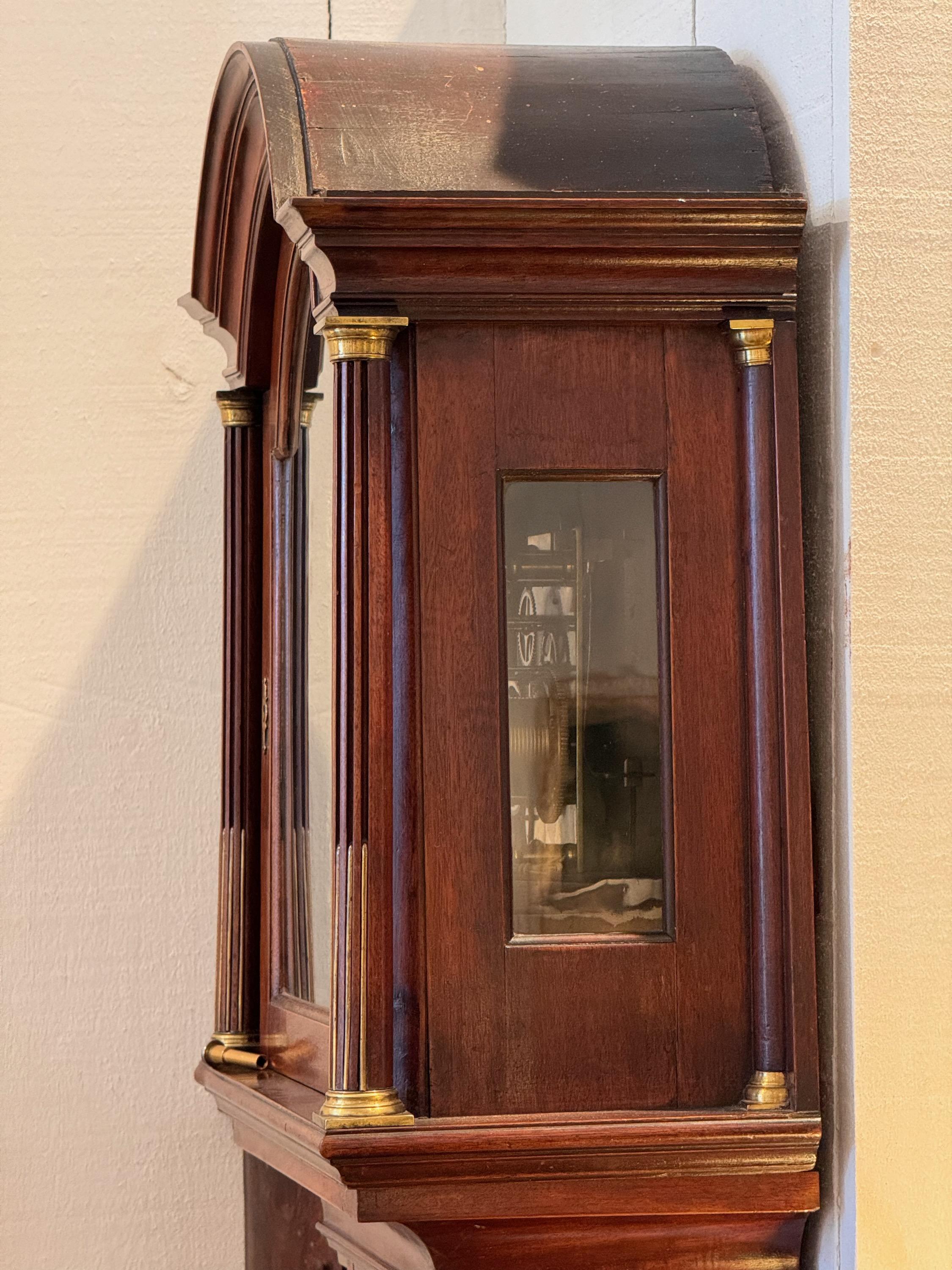 Horloge haute anglaise en acajou du 19ème siècle en vente 10