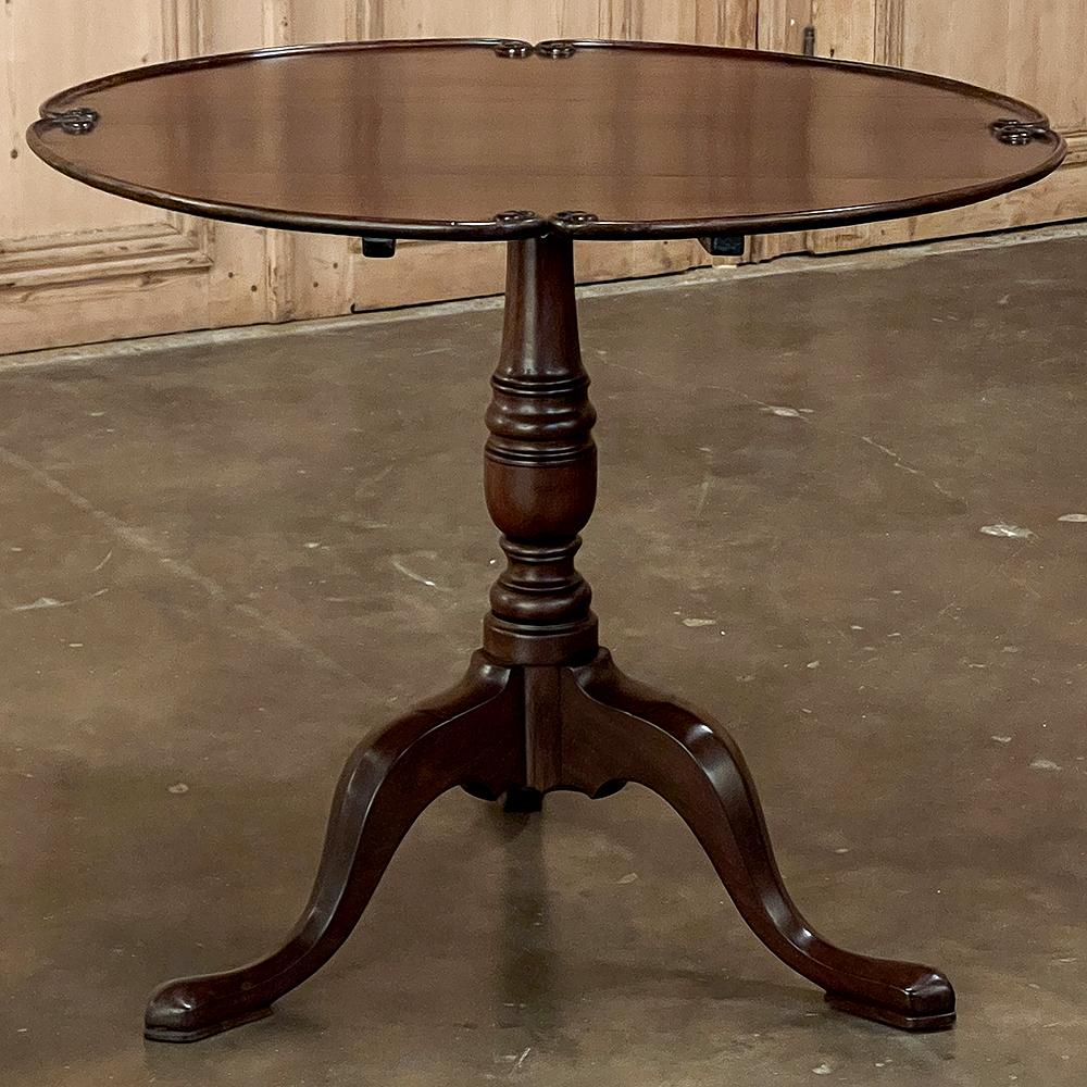 19th Century English Mahogany Tilt-Top End Table In Good Condition For Sale In Dallas, TX