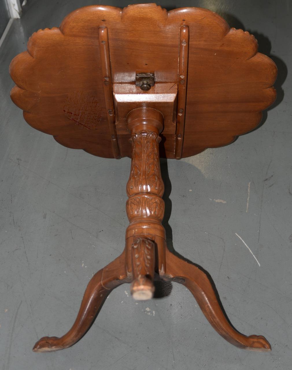 19th Century English Mahogany Tilt-Top Serving Table For Sale 3