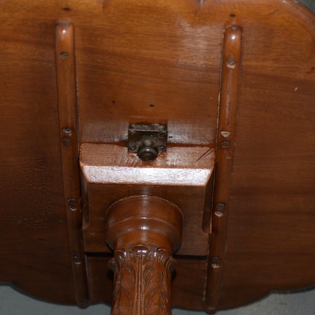 19th Century English Mahogany Tilt-Top Serving Table For Sale 4
