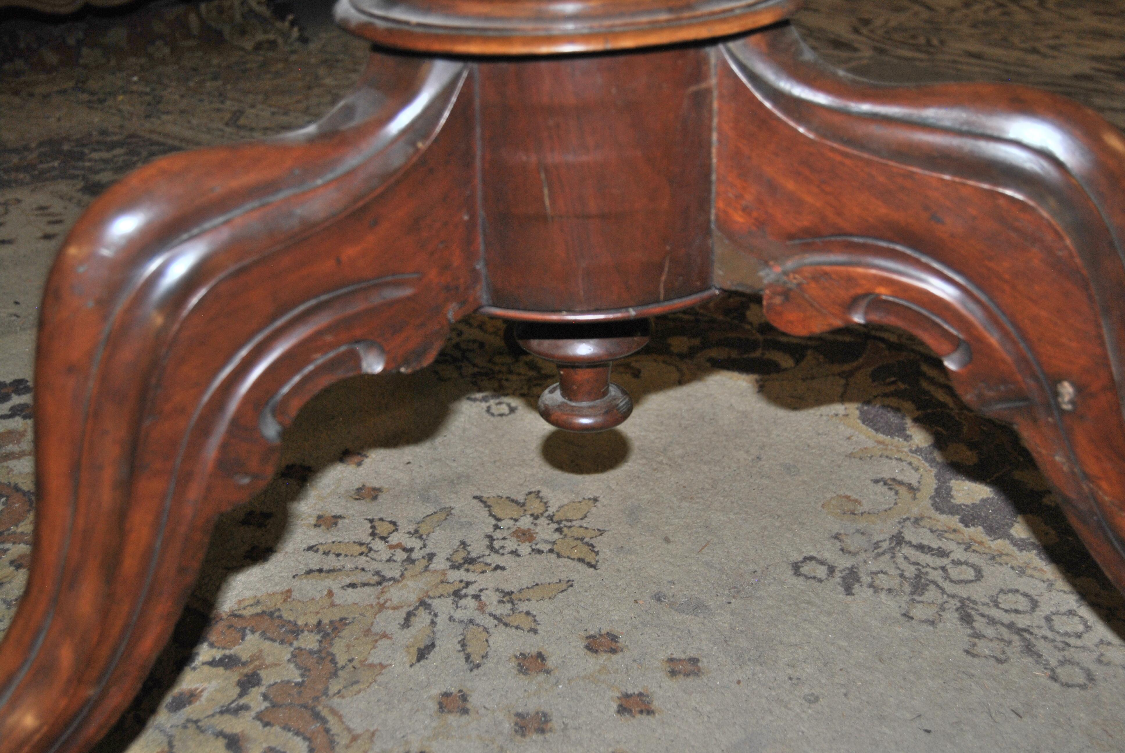 Victorian 19th Century English Mahogany Tilt-Top Table