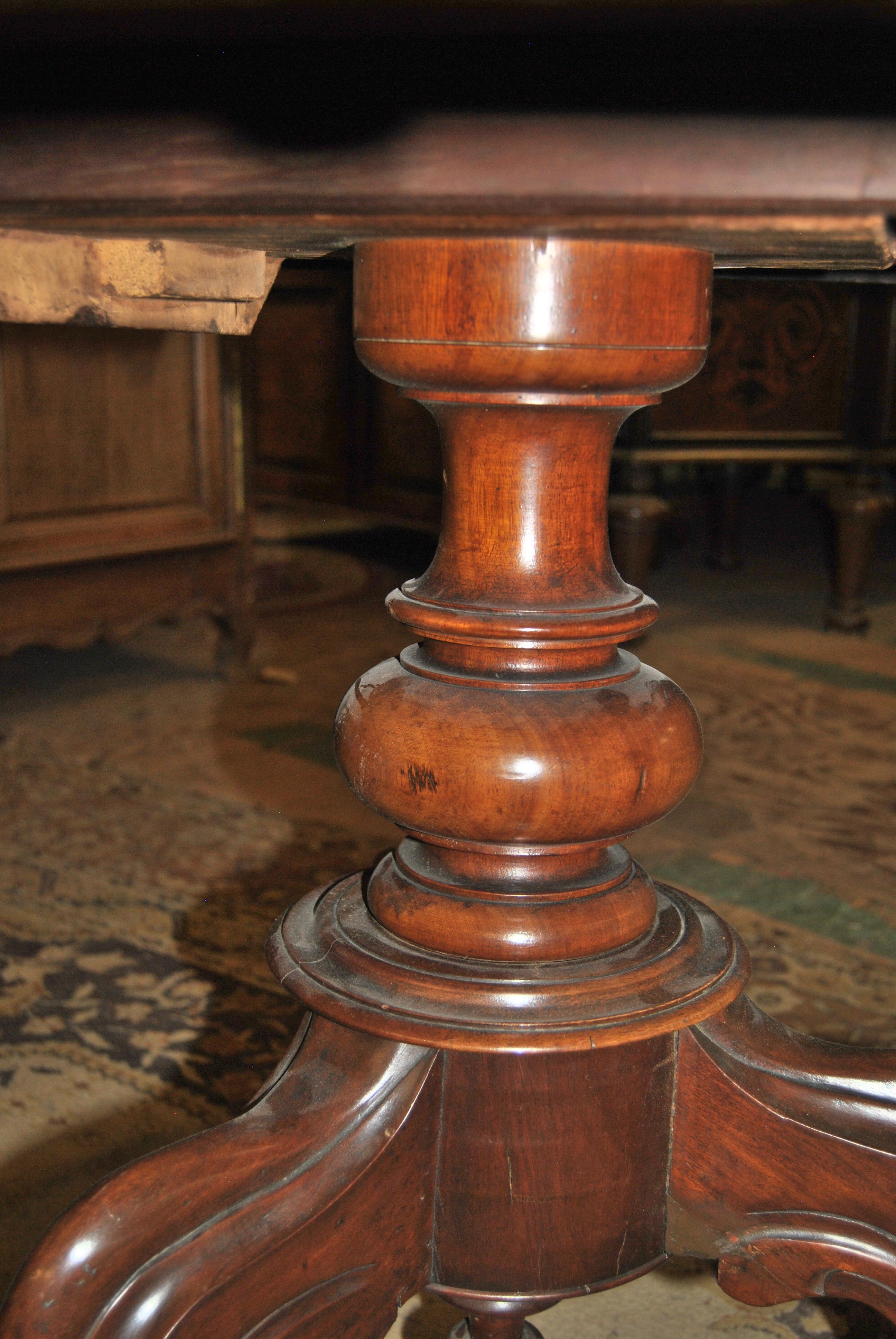 19th Century English Mahogany Tilt-Top Table 1