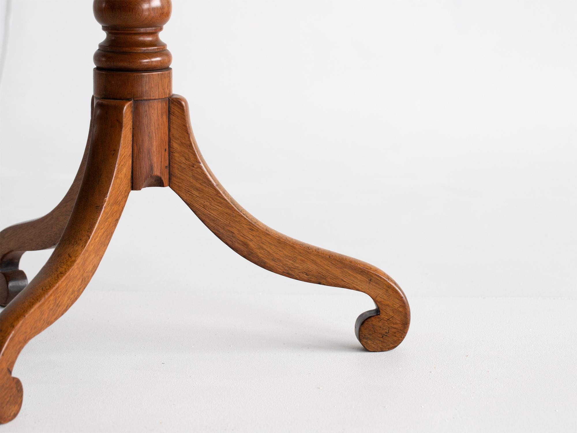 19th Century English Mahogany Tilt-Top Table For Sale 2