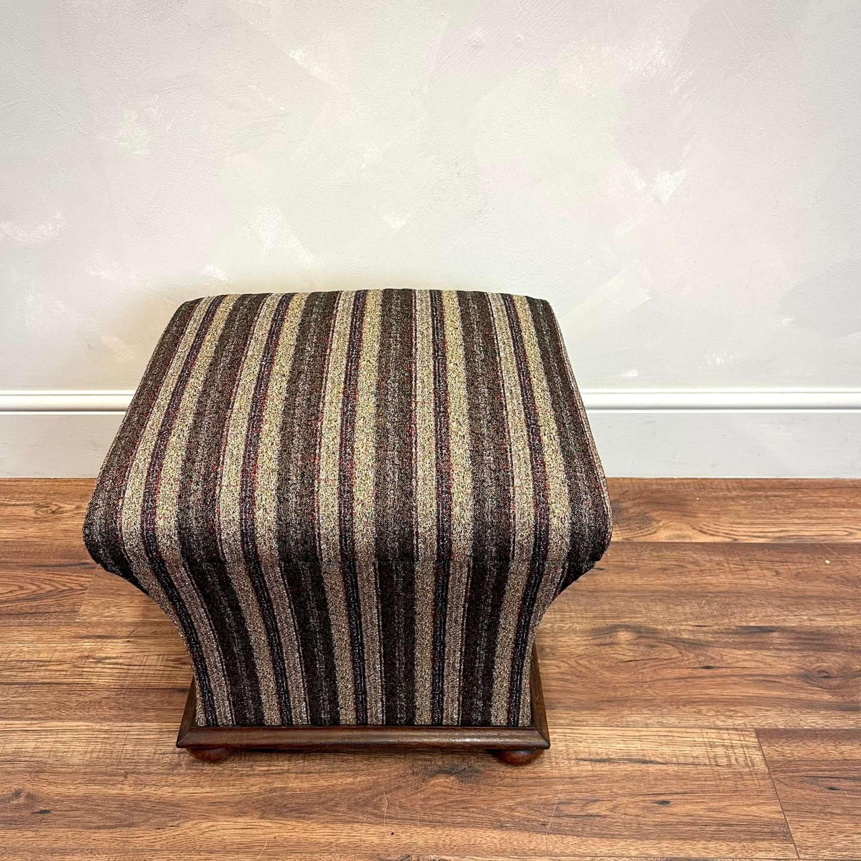 19th Century English Mahogany Upholstered Ottoman Footstool In Excellent Condition For Sale In Southampton, GB