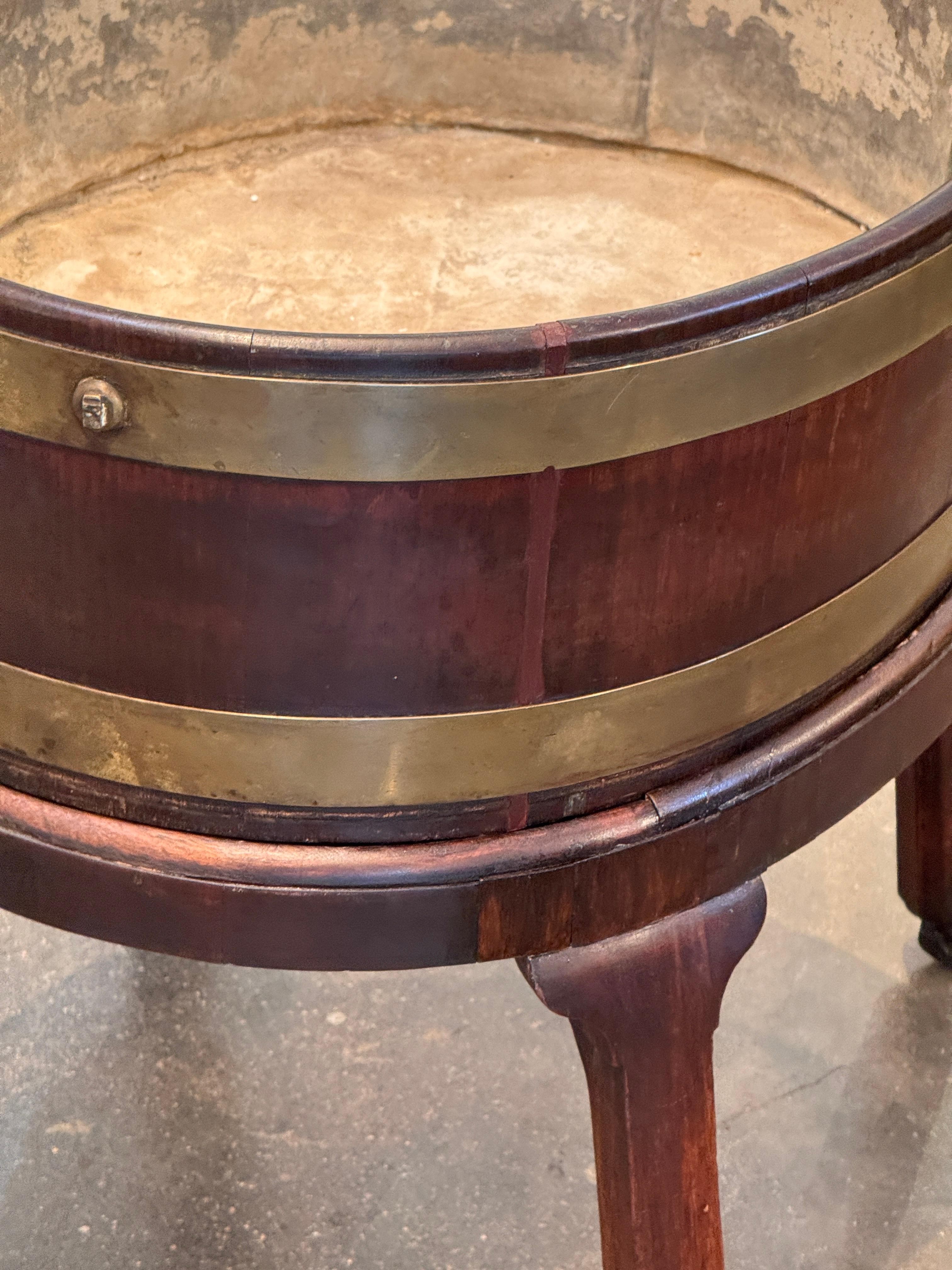 Englischer Mahagoni-Weinkühler aus dem 19. im Angebot 5