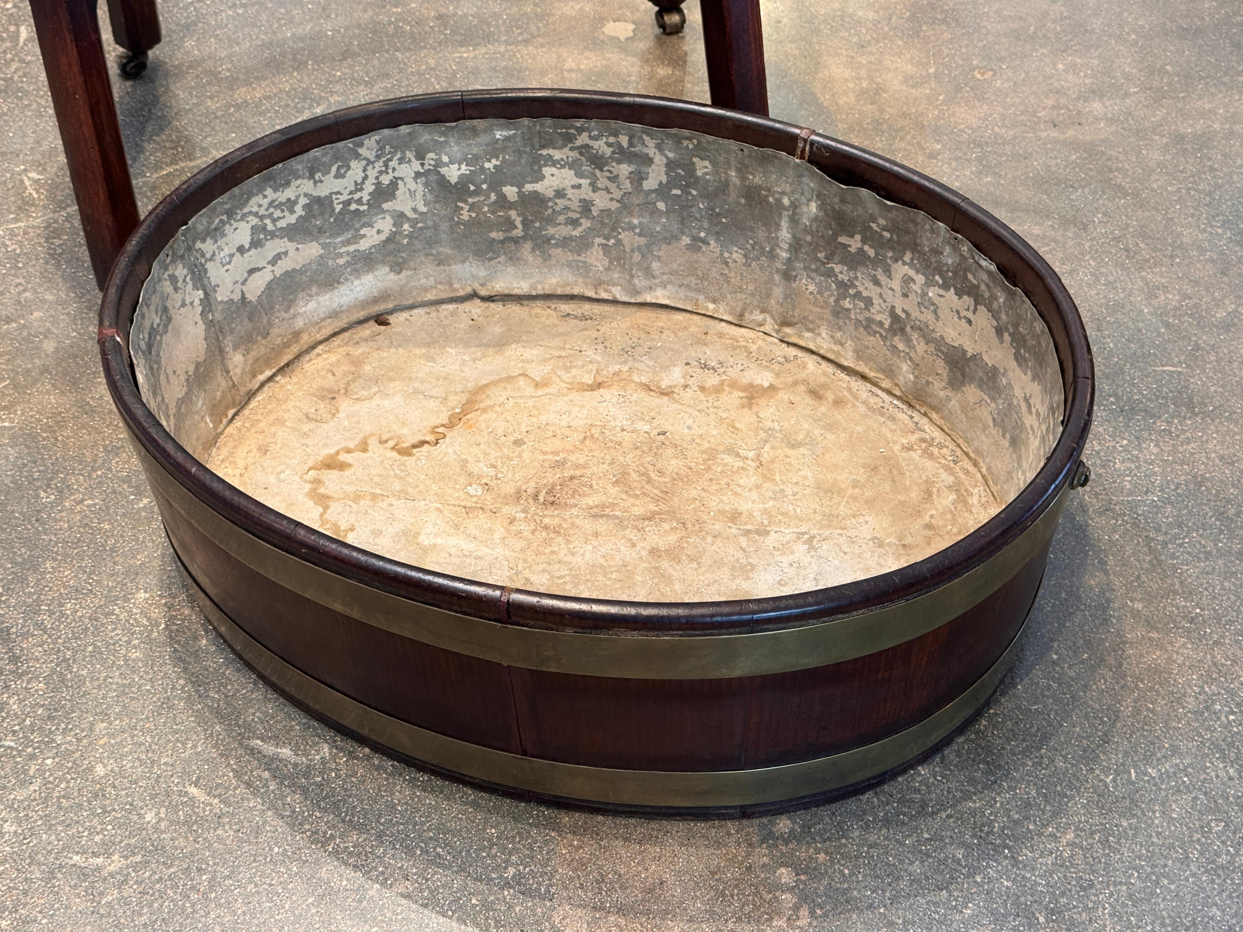 Englischer Mahagoni-Weinkühler aus dem 19. im Angebot 2