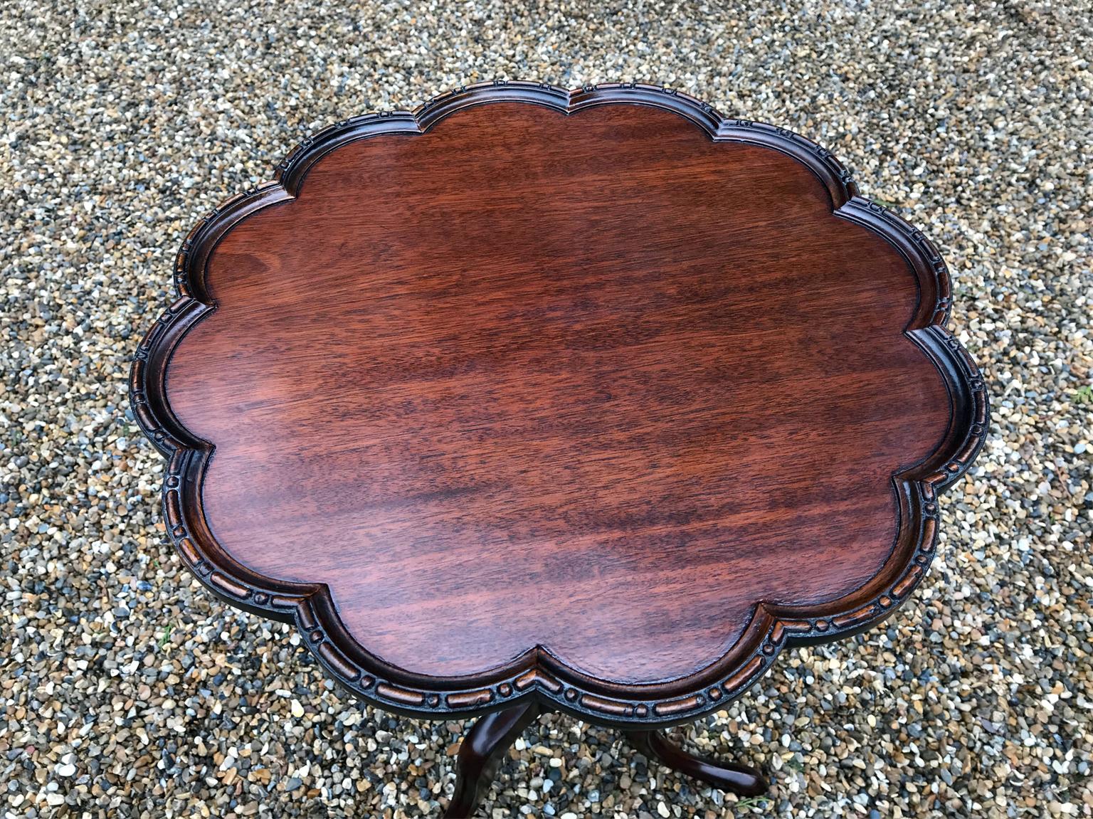 19th Century English Mahogany Wine Table with Three Splayed Legs For Sale 2
