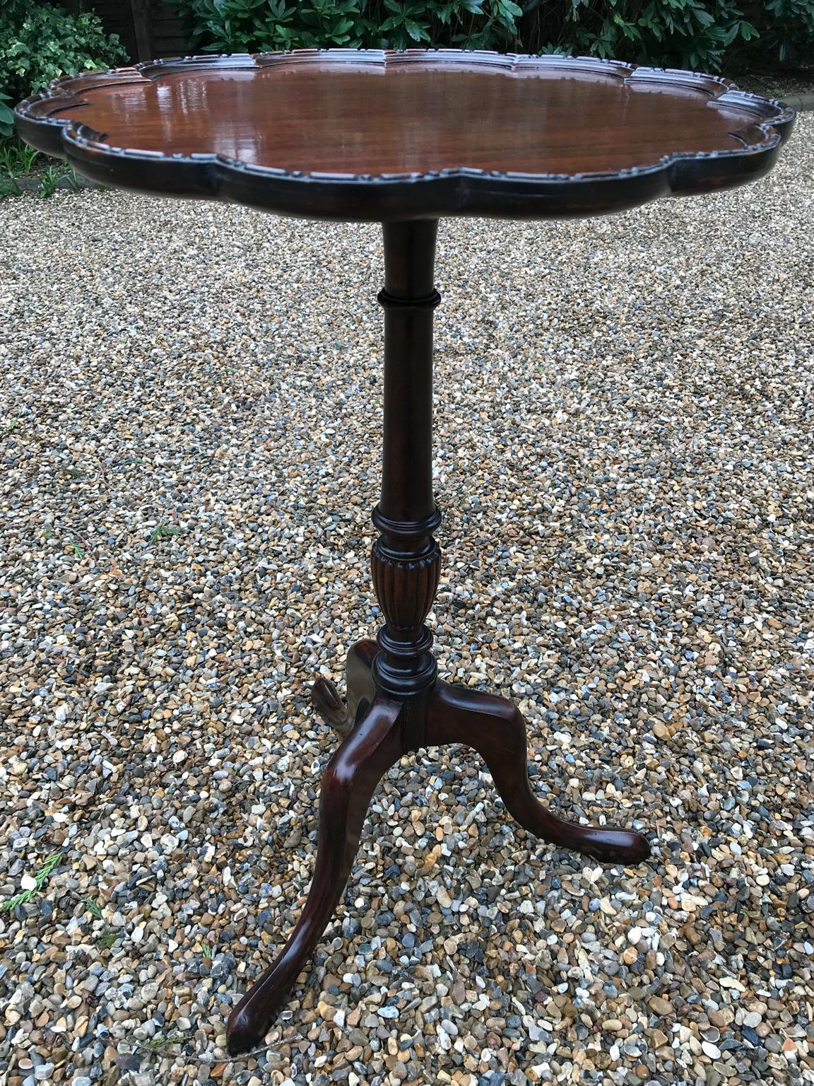 19th Century English Mahogany Wine Table with Three Splayed Legs For Sale 3
