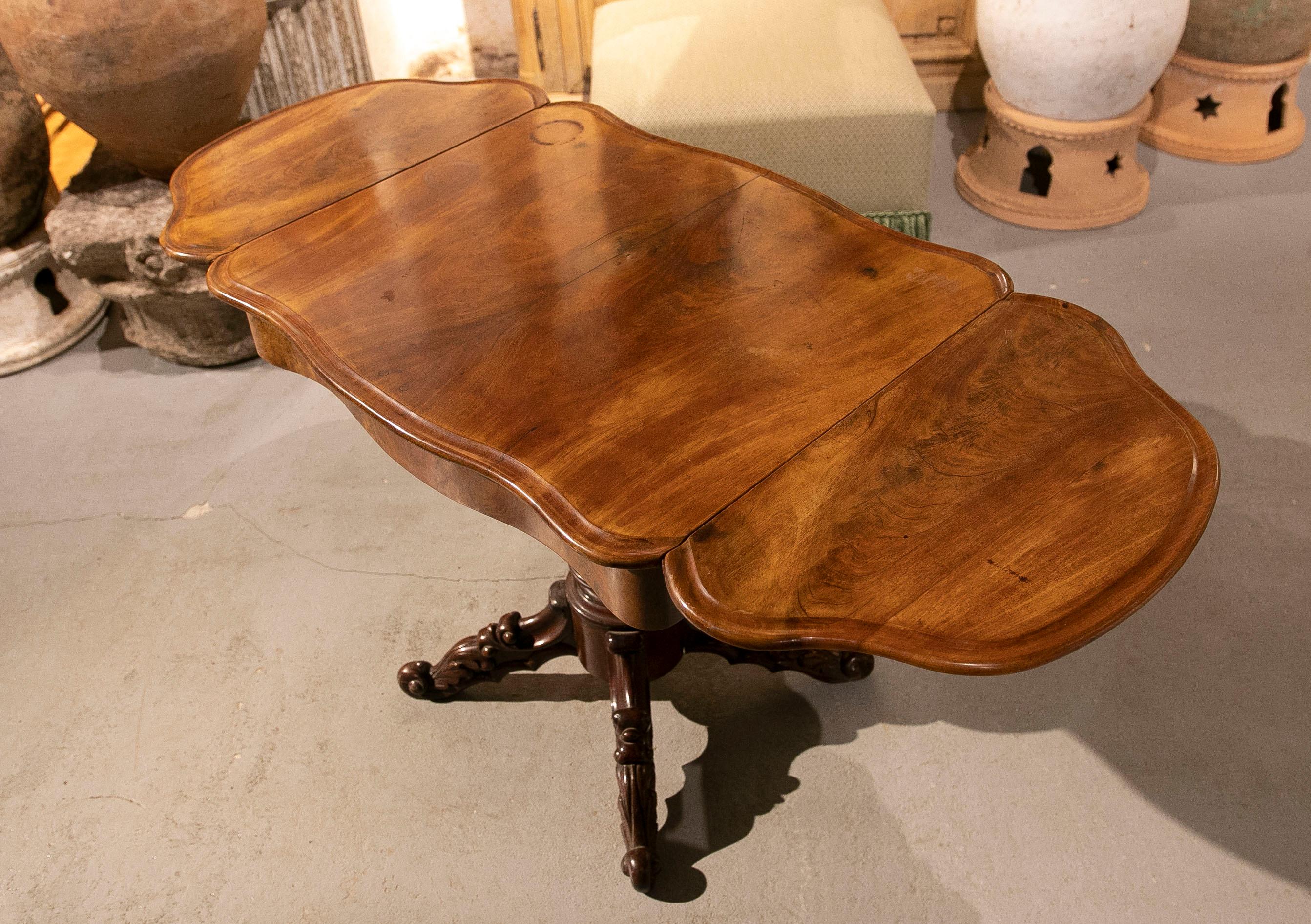 19th Century English Mahogany Wing Table with Drawer and Base in the Centre 14