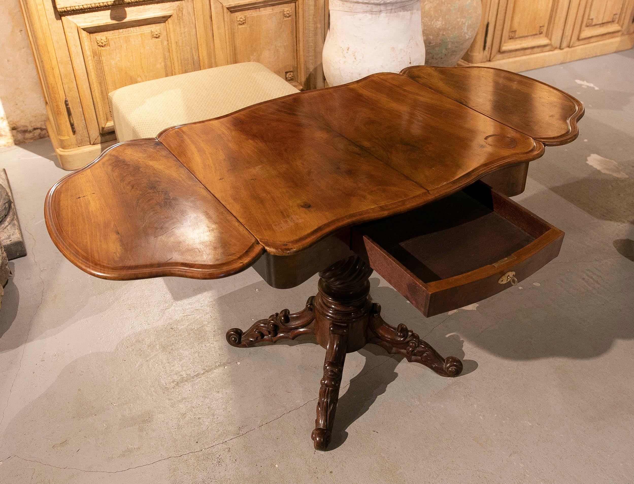 19th Century English Mahogany Wing Table with Drawer and Base in the Centre 2