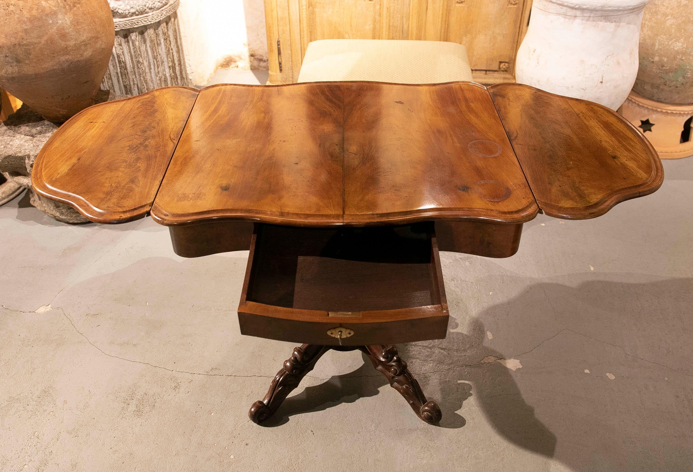 19th Century English Mahogany Wing Table with Drawer and Base in the Centre 3