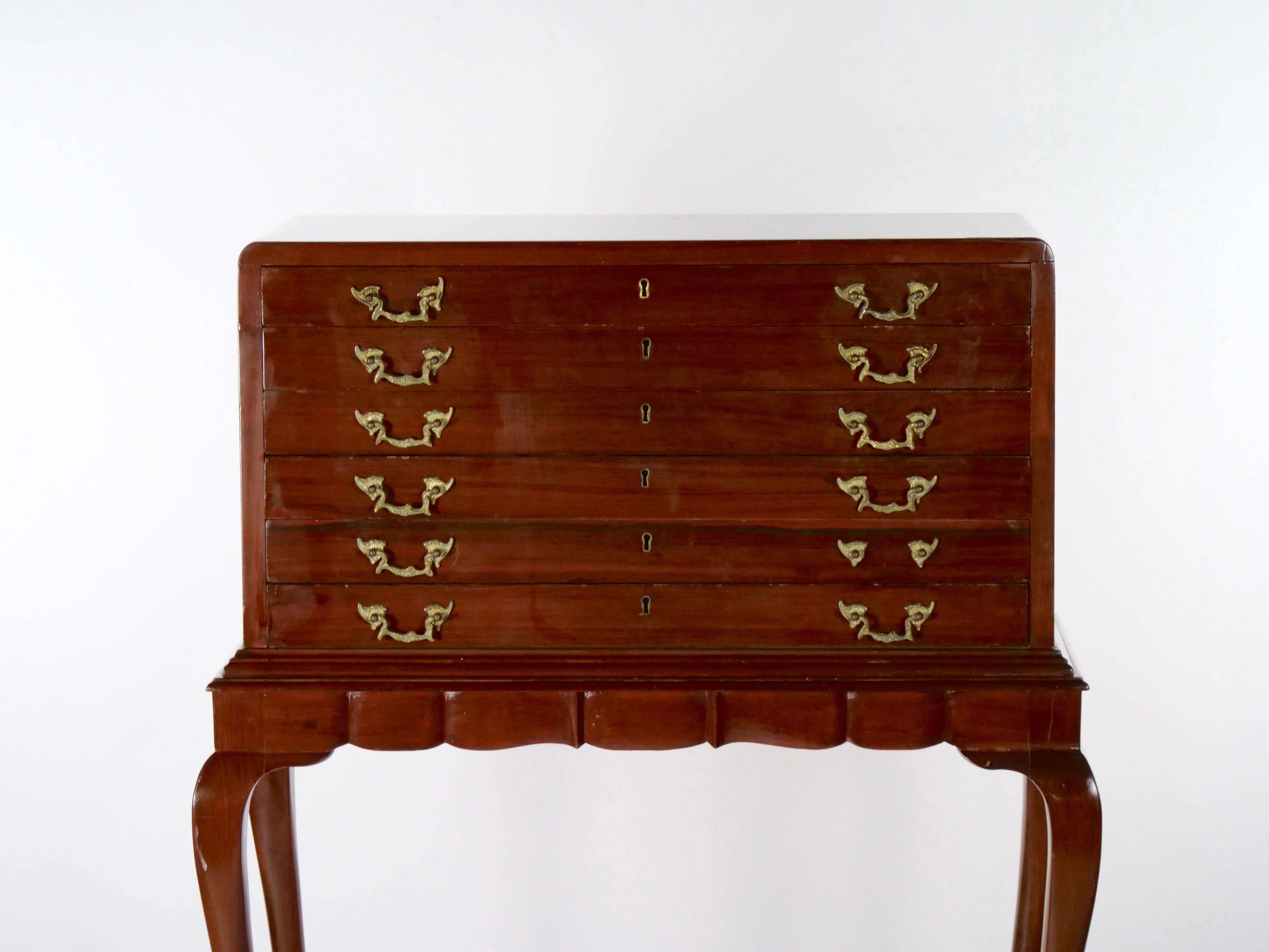 Early 19th Century 19th Century English Mahogany Wood Silver / Flatware Chest For Sale