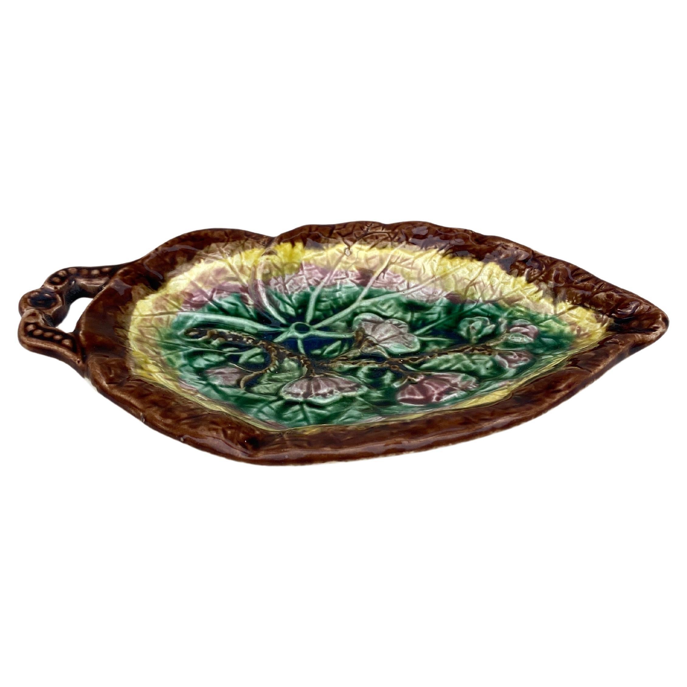 Country 19th Century  English Majolica Begonia Leaf For Sale